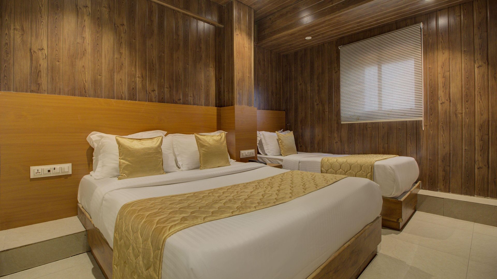 Hotel Malad Opposite Malad Railway Station Mumbai