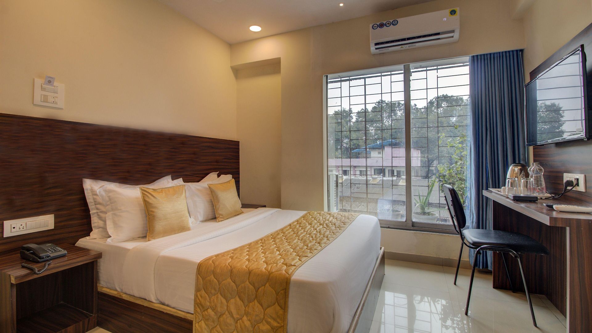 Hotel Malad Opposite Malad Railway Station