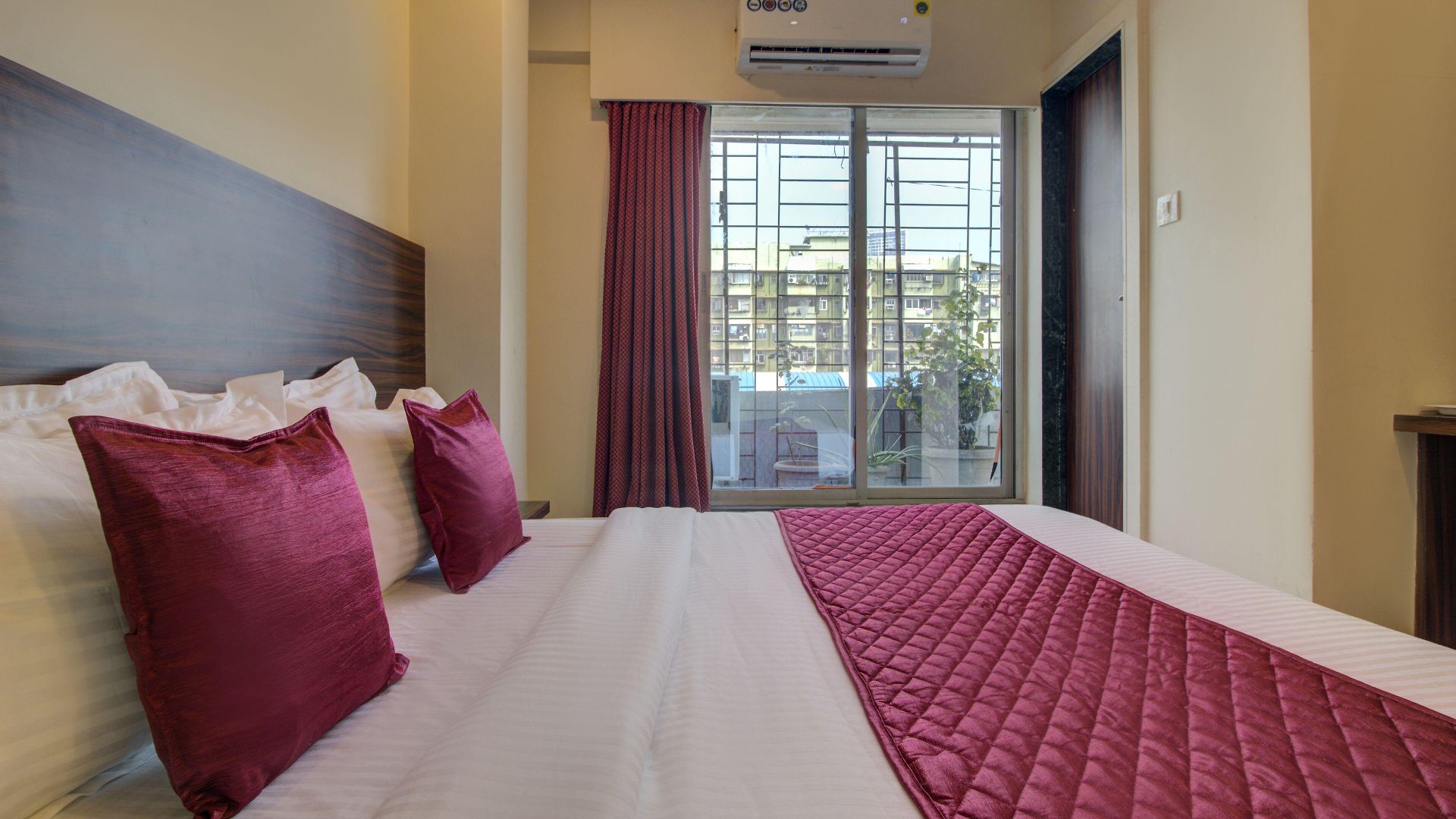 Malad Opposite Malad Railway Station Hotel