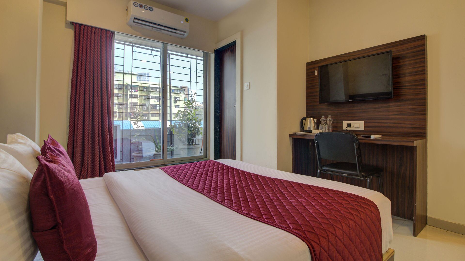 Malad Opposite Malad Railway Station Hotel