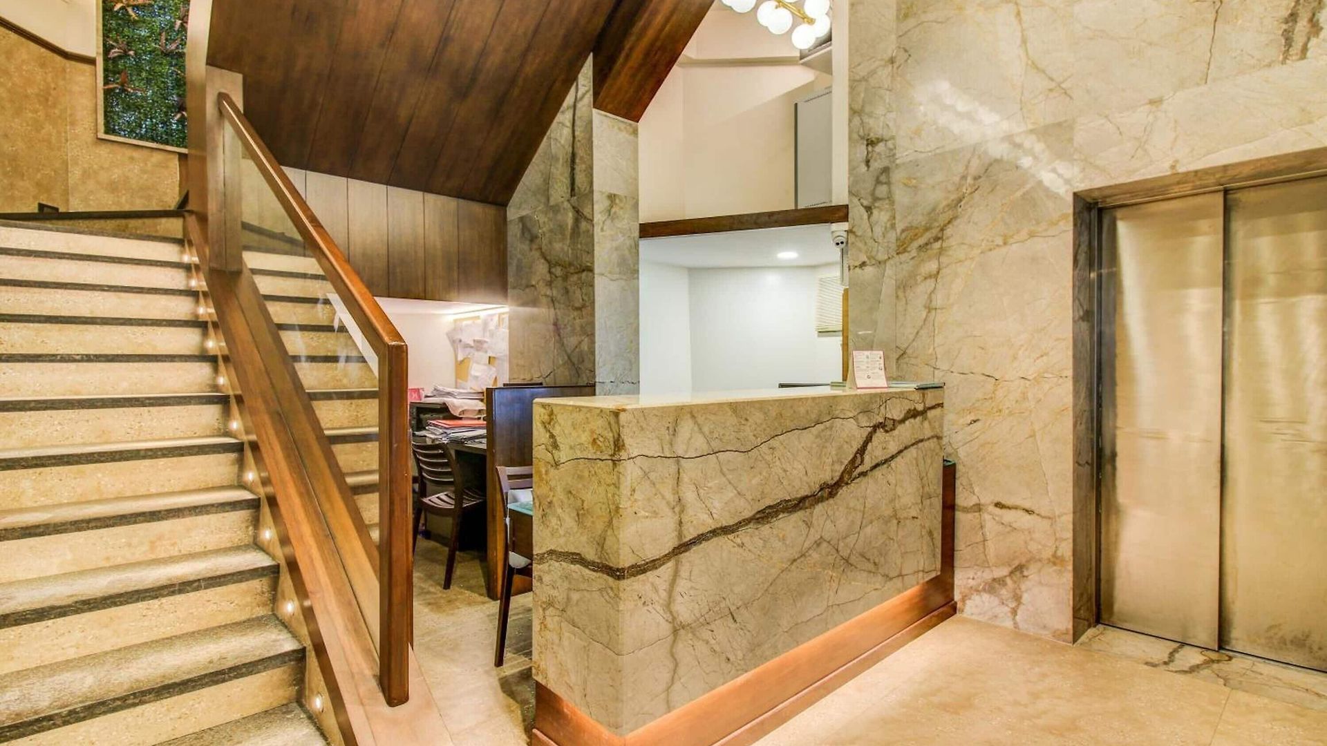 Metropole Hotel 3*