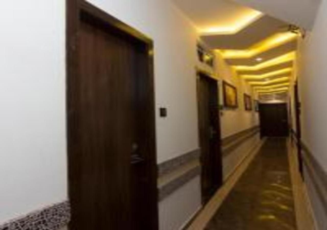 Hotel Meriton Buisness International Airport T-2 2*