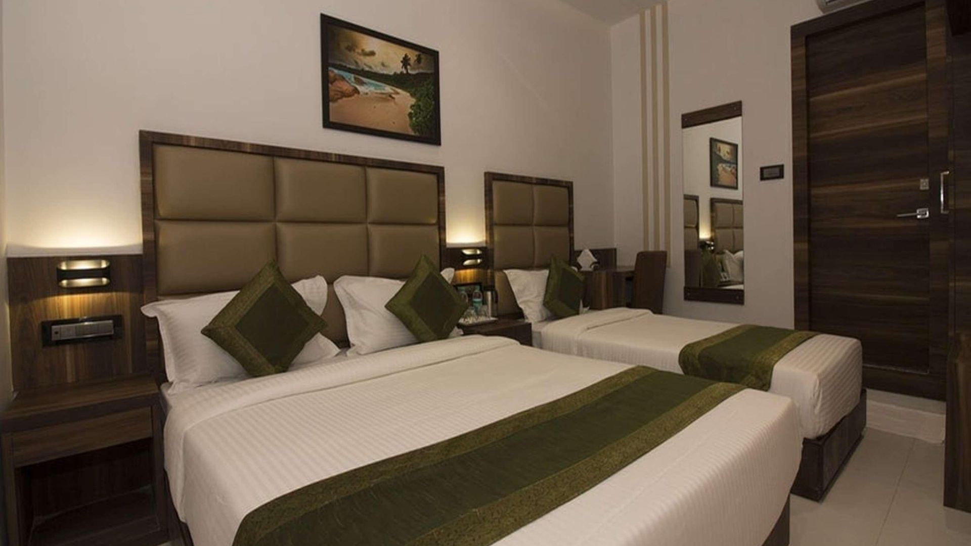 Meriton Buisness International Airport T-2 Hotel 2*