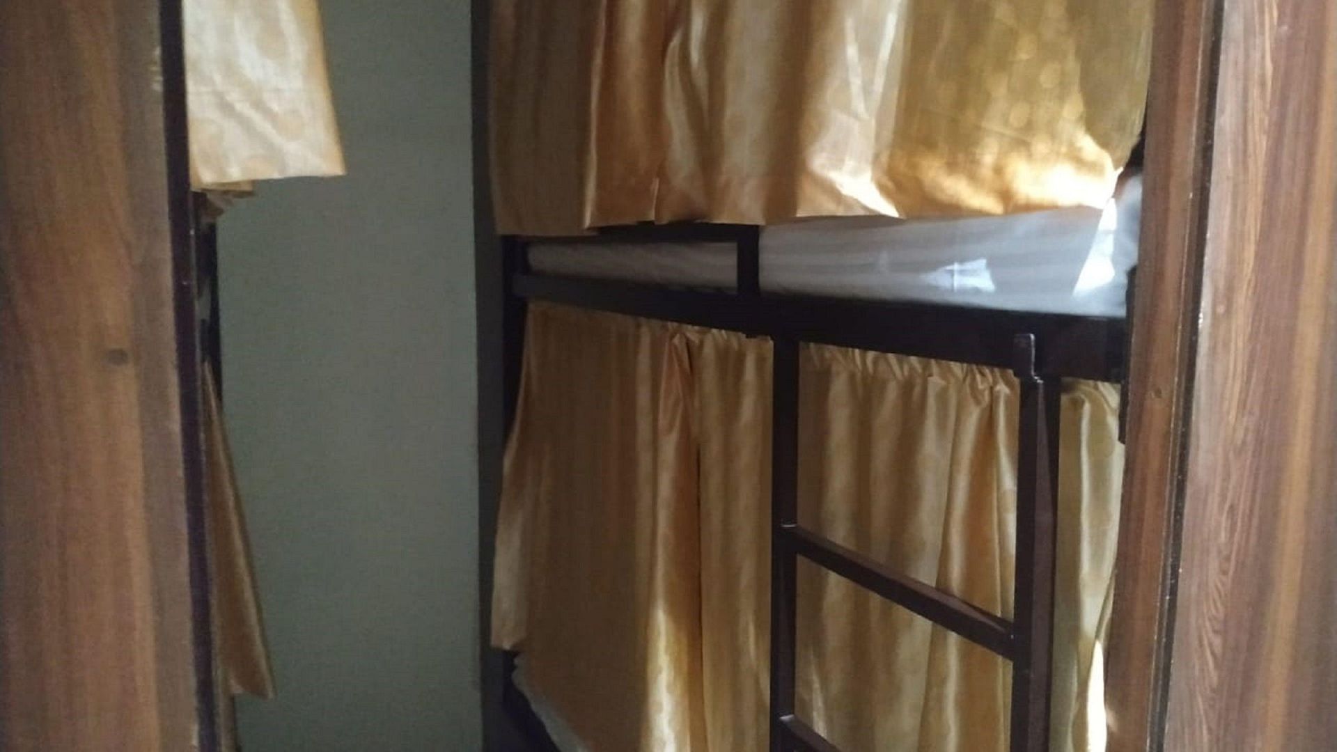 Almas Andheri West Hotel 3*