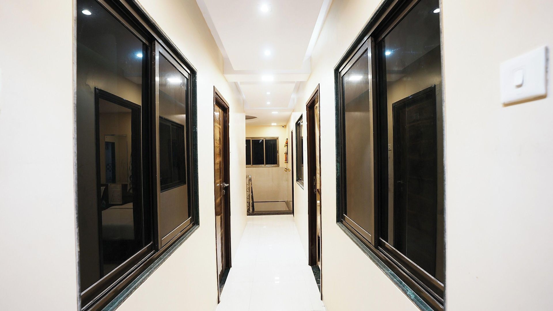 Hotel Collection O Airport Metro Andheri East Mumbai