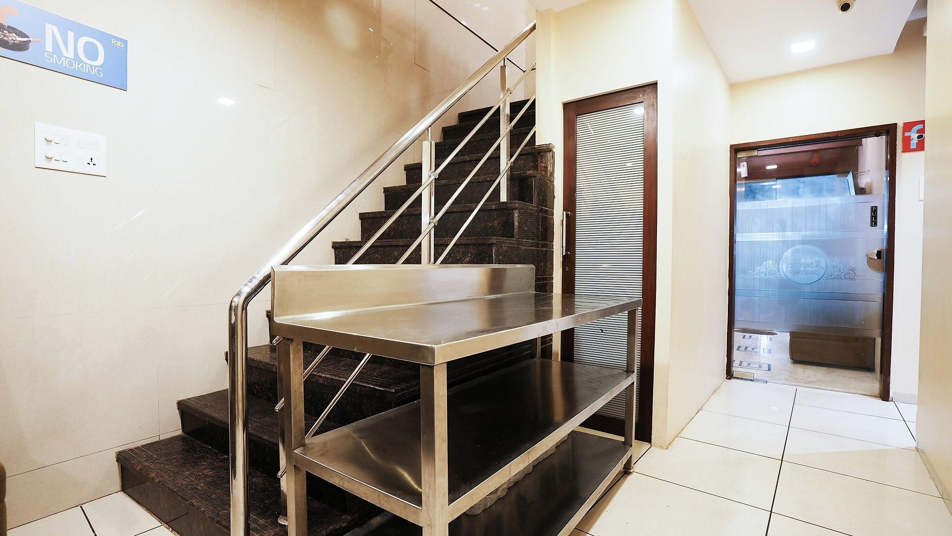 Hotel Collection O Airport Metro Andheri East