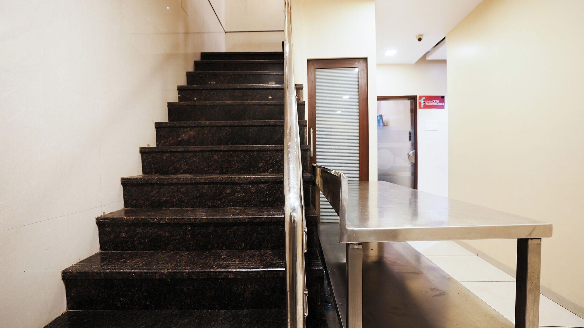Collection O Airport Metro Andheri East 3*
