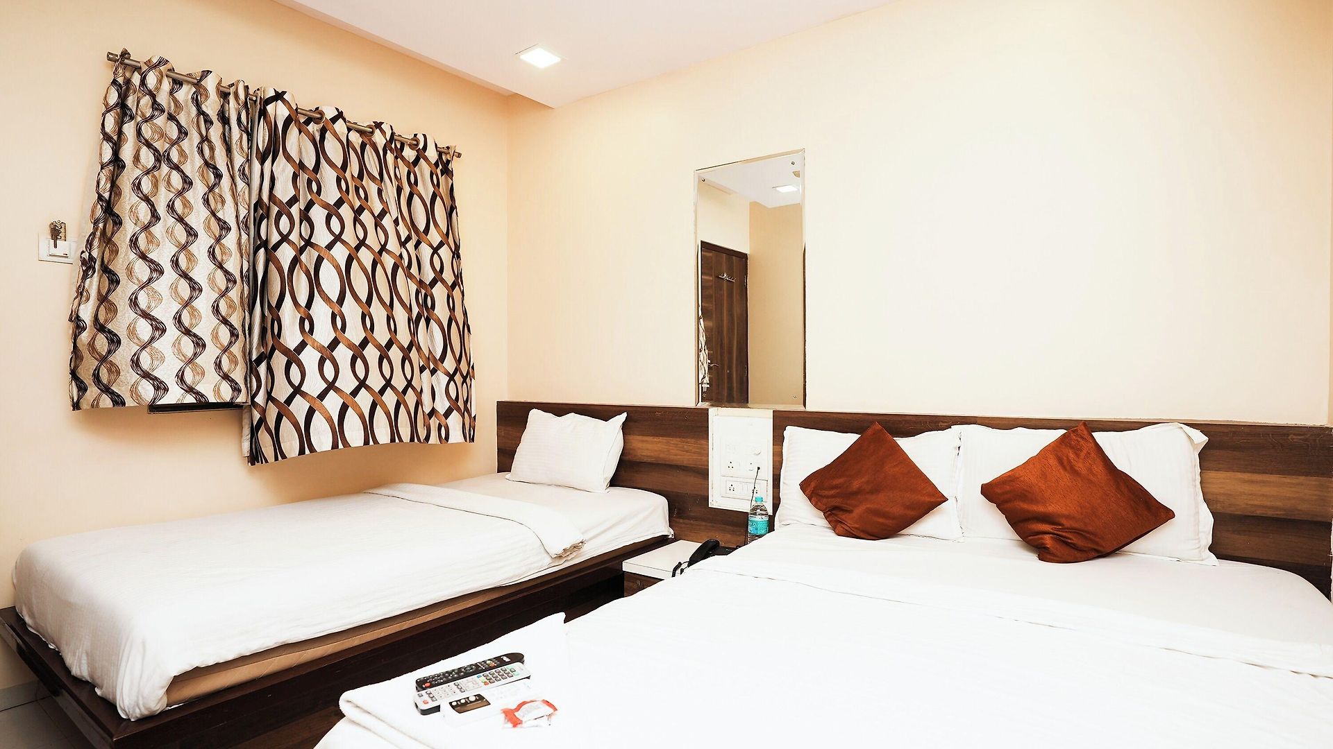 Hotel Collection O Airport Metro Andheri East 3*