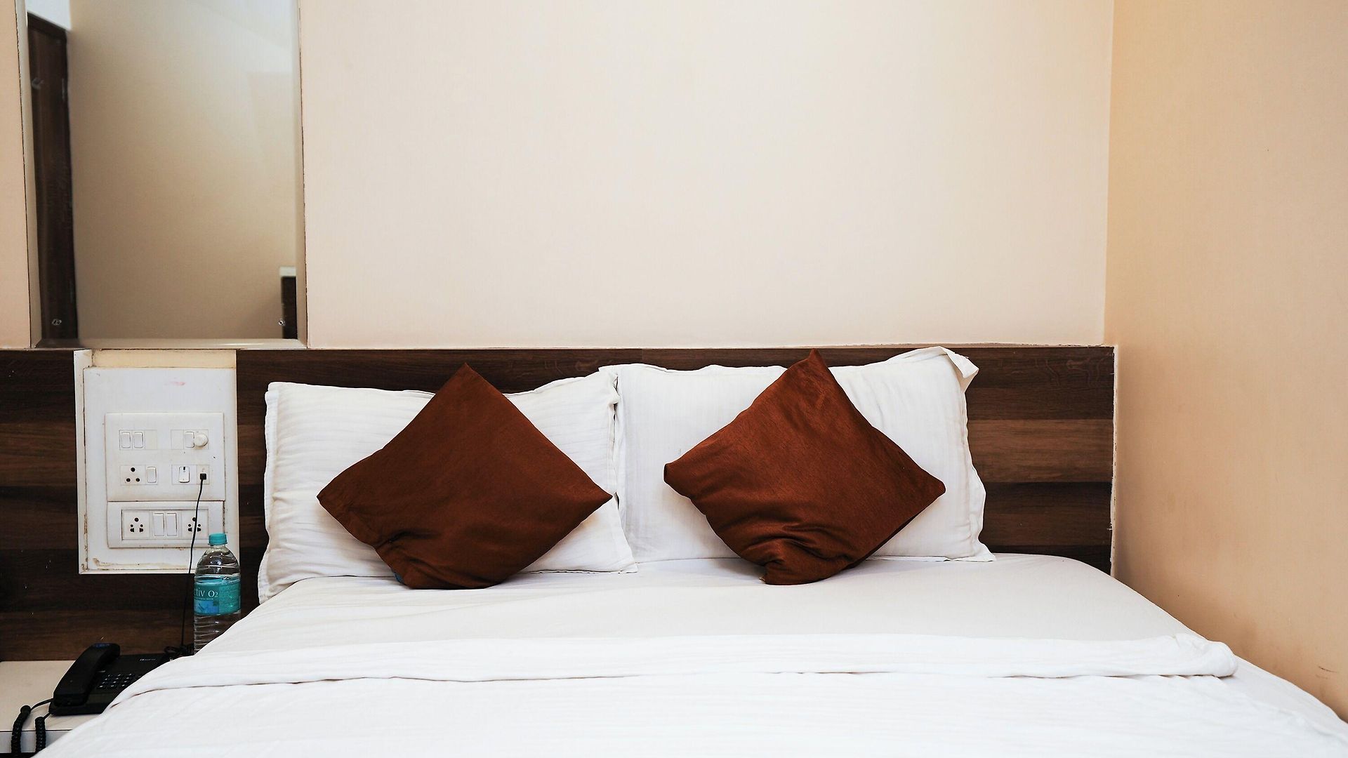 Hotel Collection O Airport Metro Andheri East Mumbai