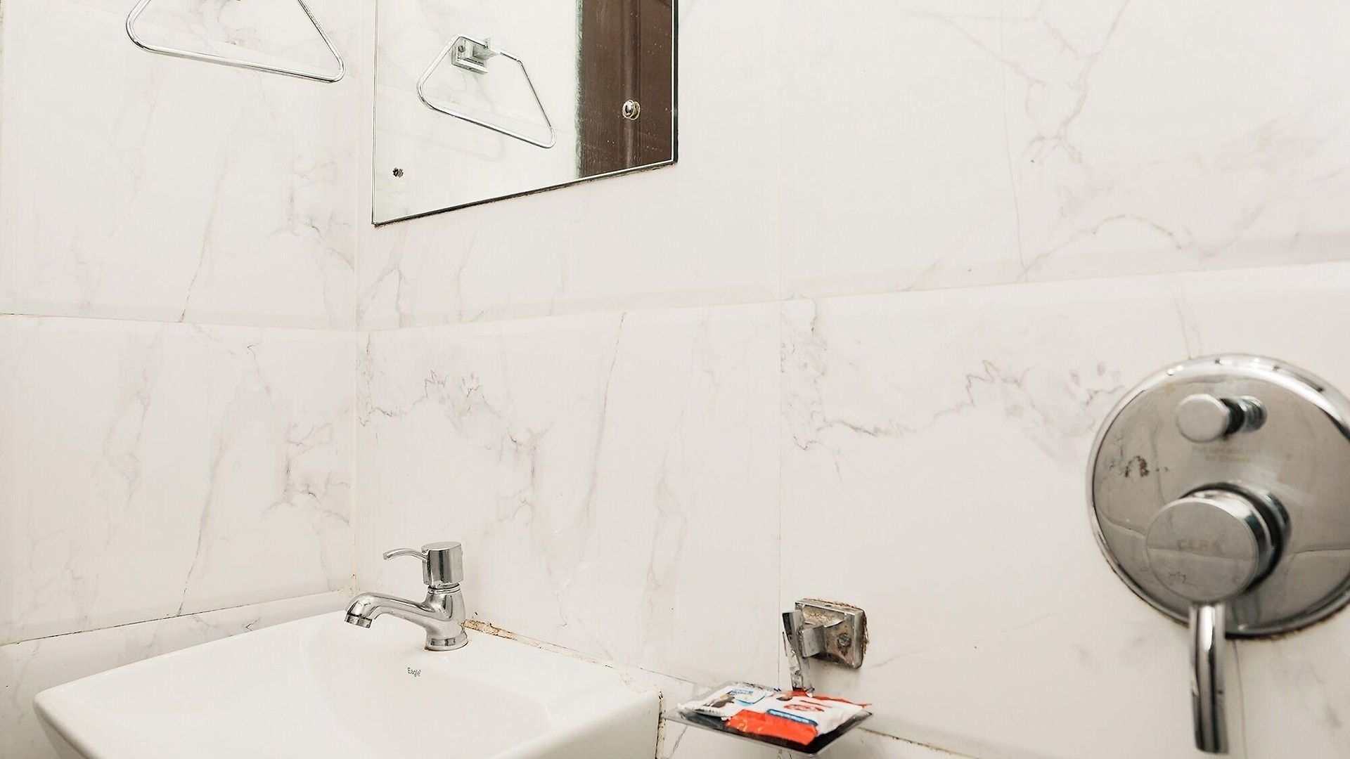 Hotel Collection O Airport Metro Andheri East