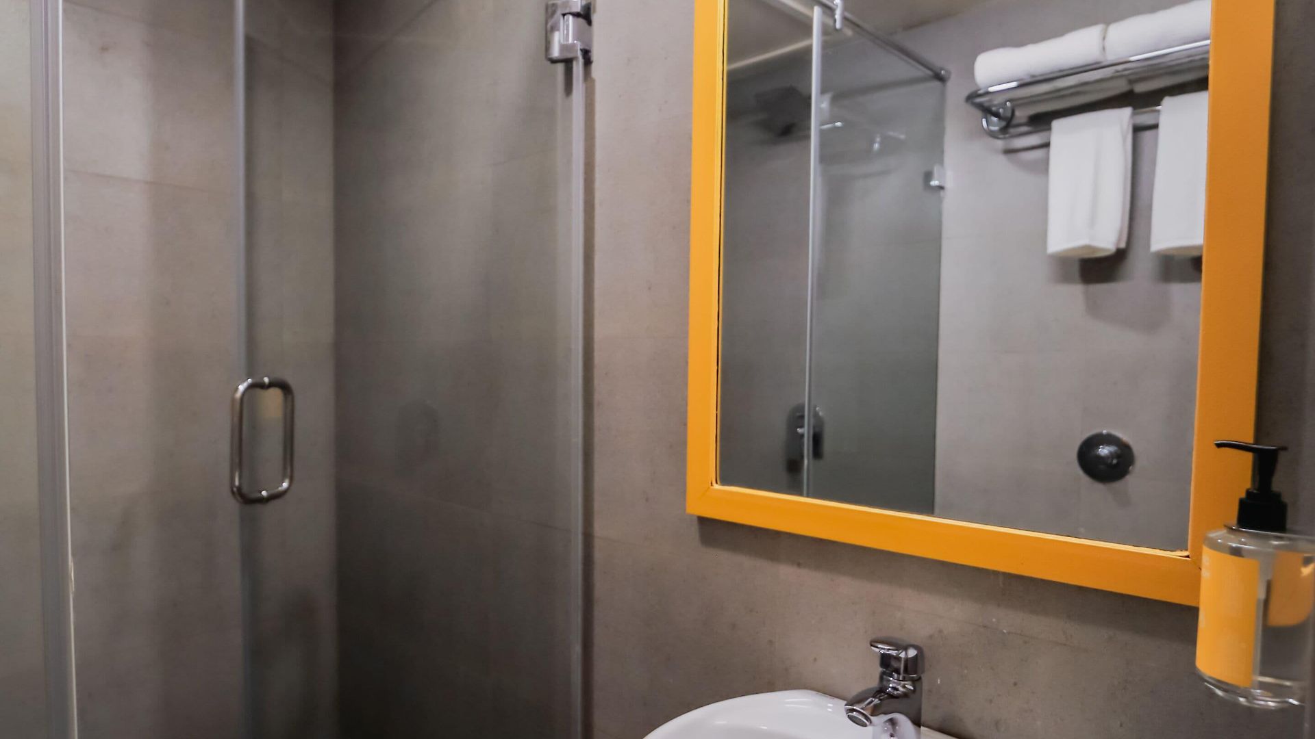Bloom - Worli Hotel 3*