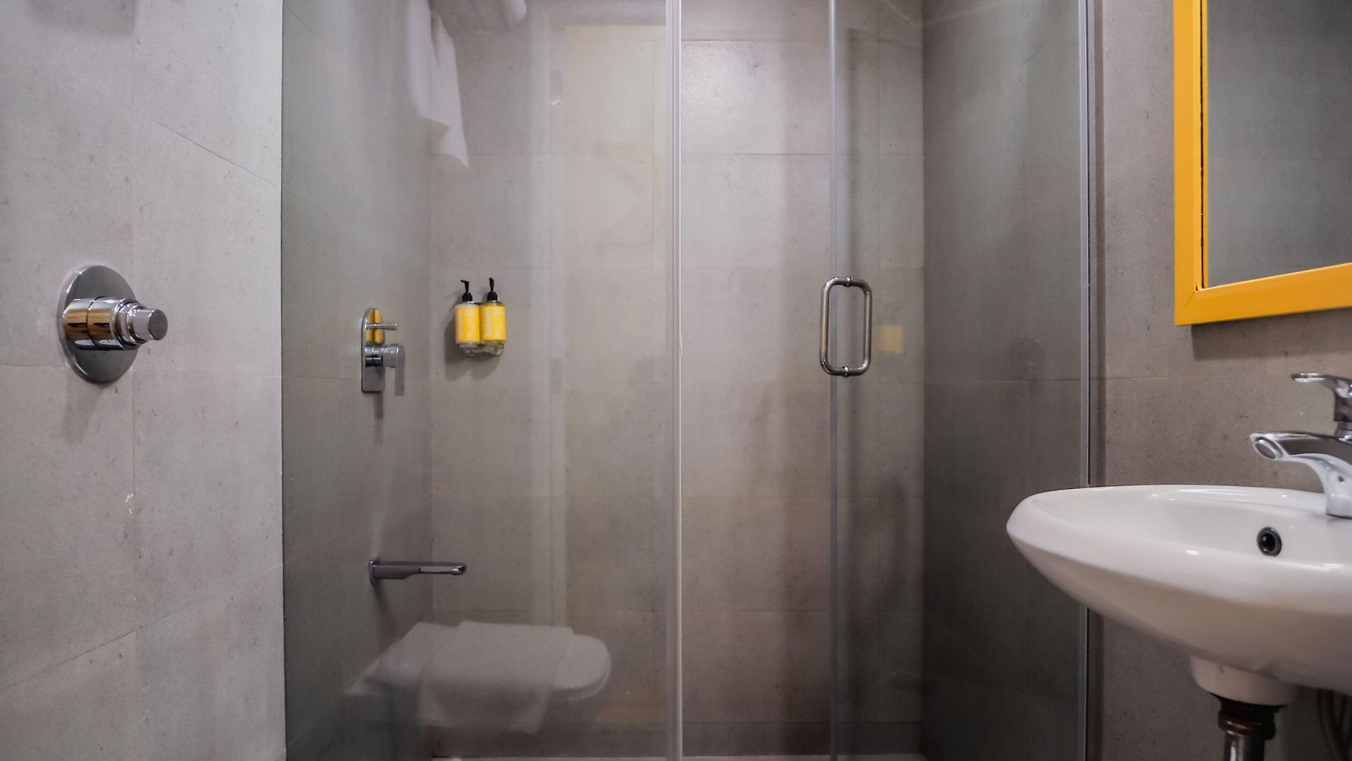 Bloom - Worli Hotel