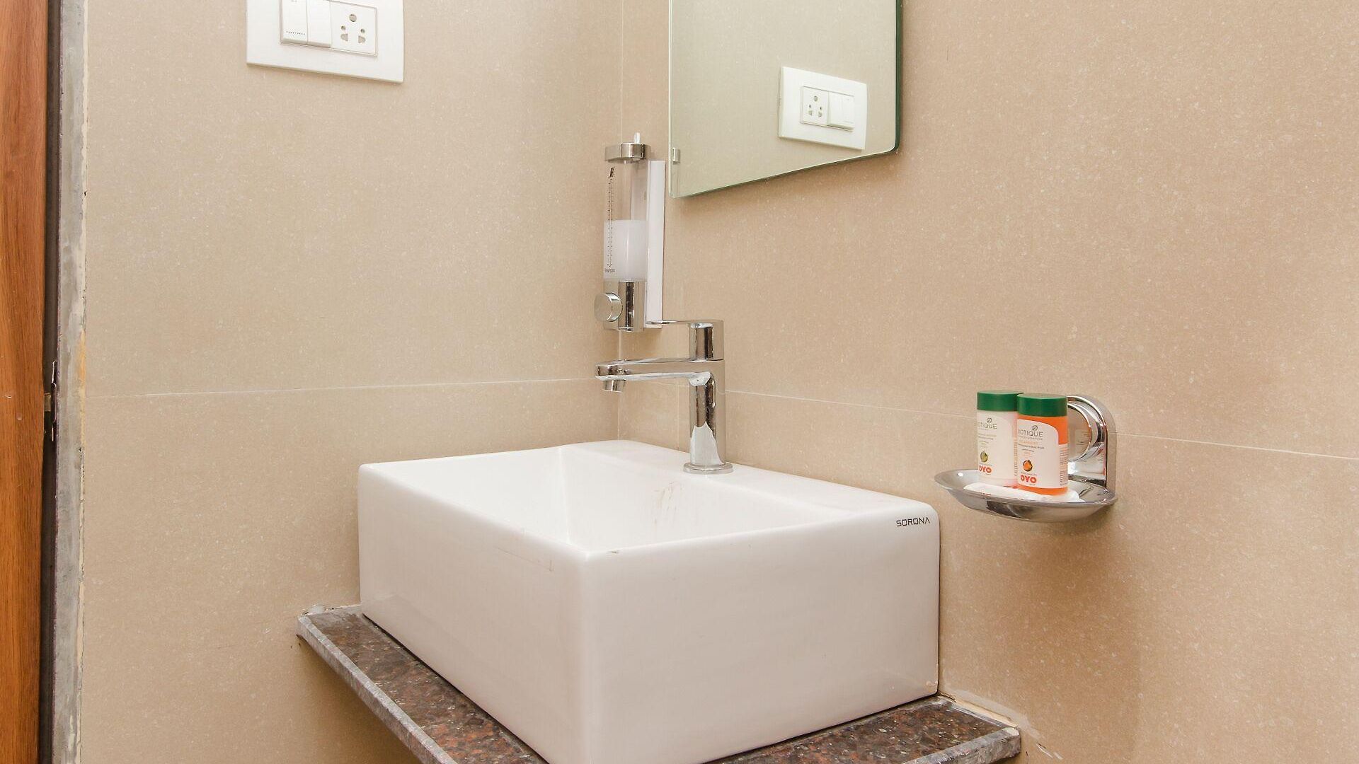 Fabhotel Axis International - Nr International Airport