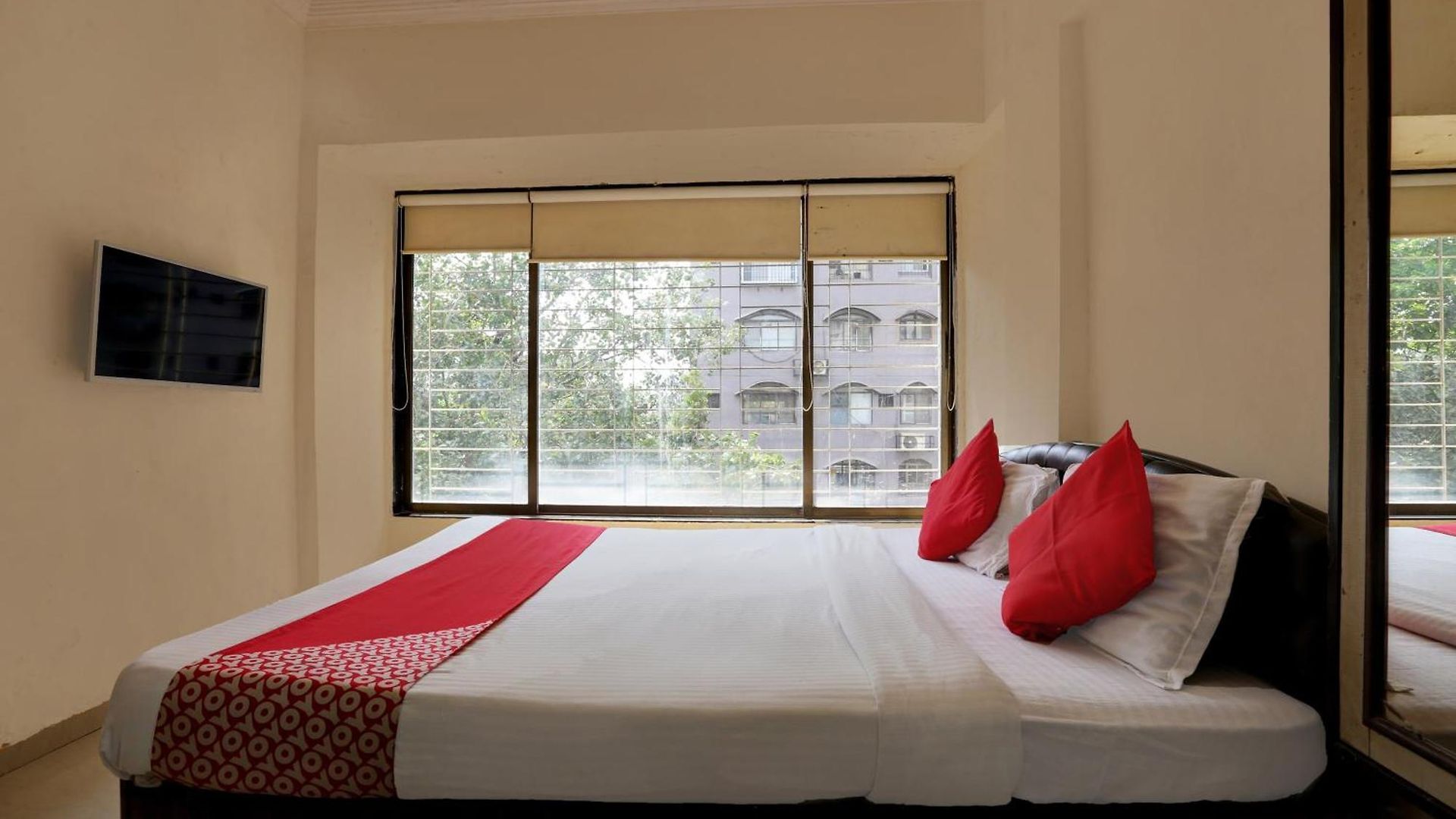 Hotel Collection O Lokhandwala Andheri West Mumbai Formerly Lalsai Residency 4*
