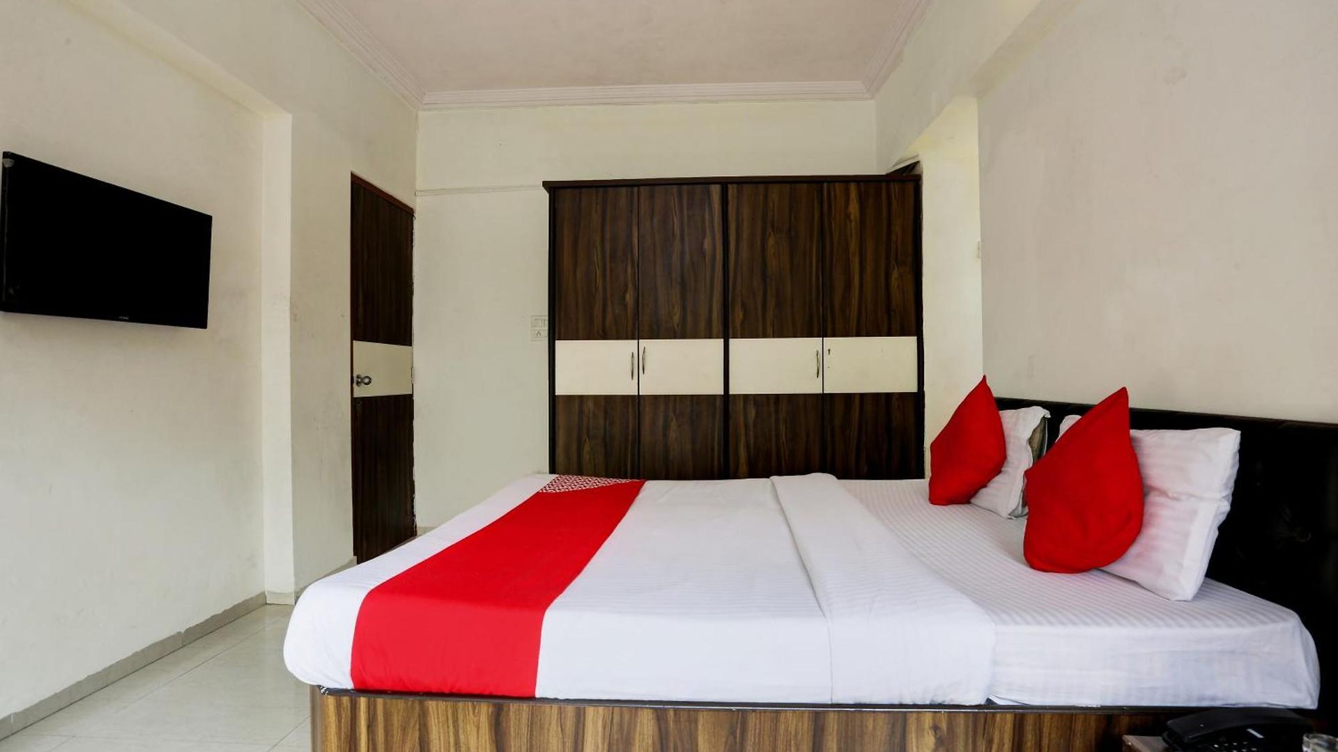 Hotel Collection O Lokhandwala Andheri West Mumbai Formerly Lalsai Residency 4*