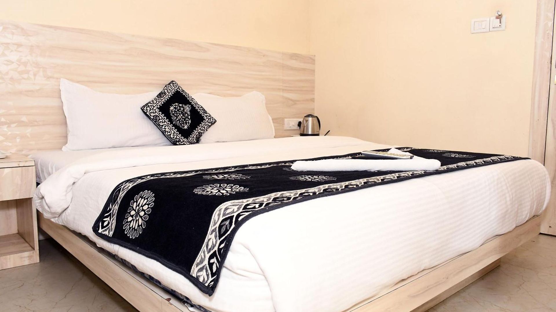 Hotel Kiwi International,hotel,mumbai 3*