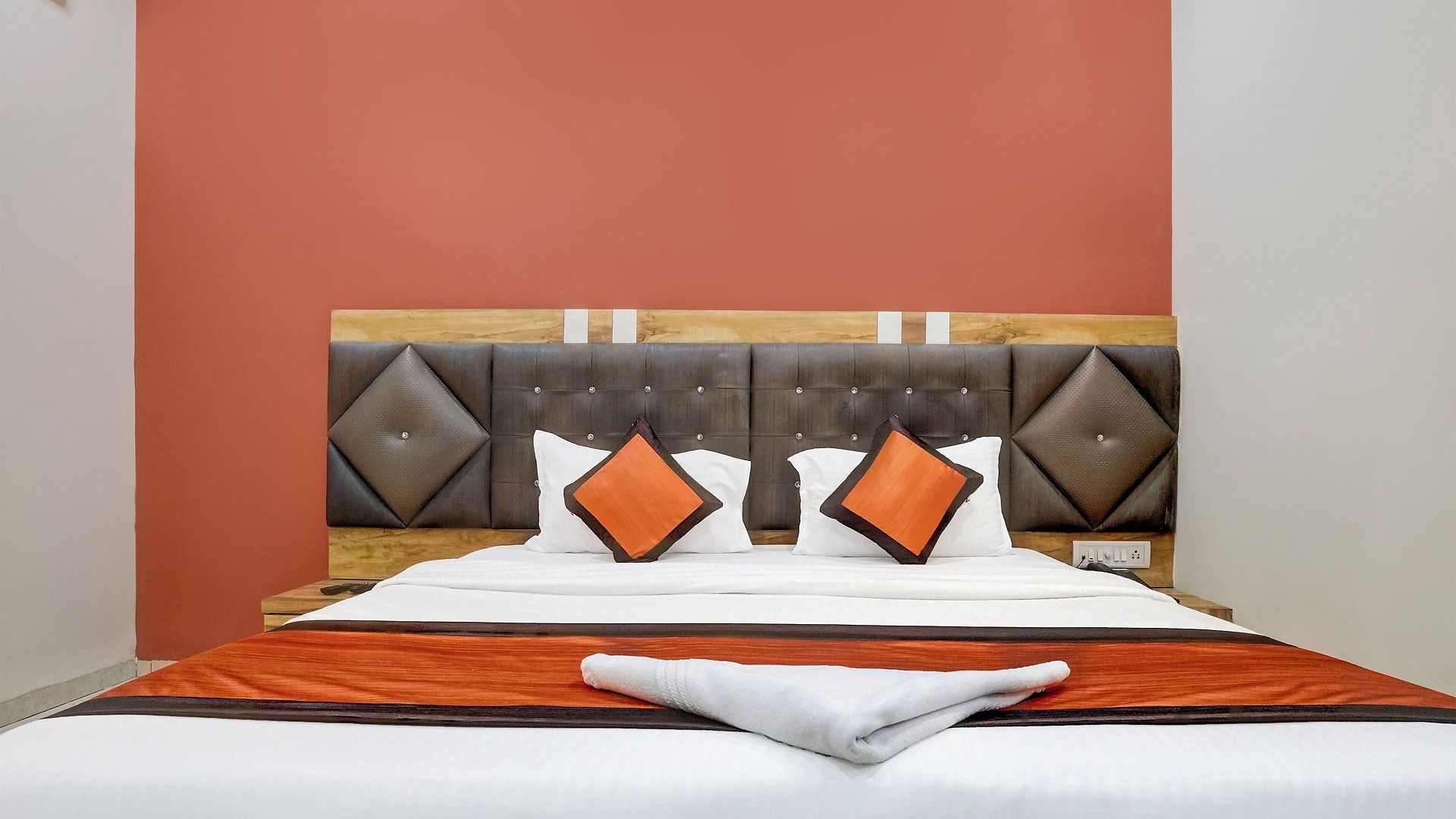 Hotel Fabhotel Veera Residency - Nr Airport 3*