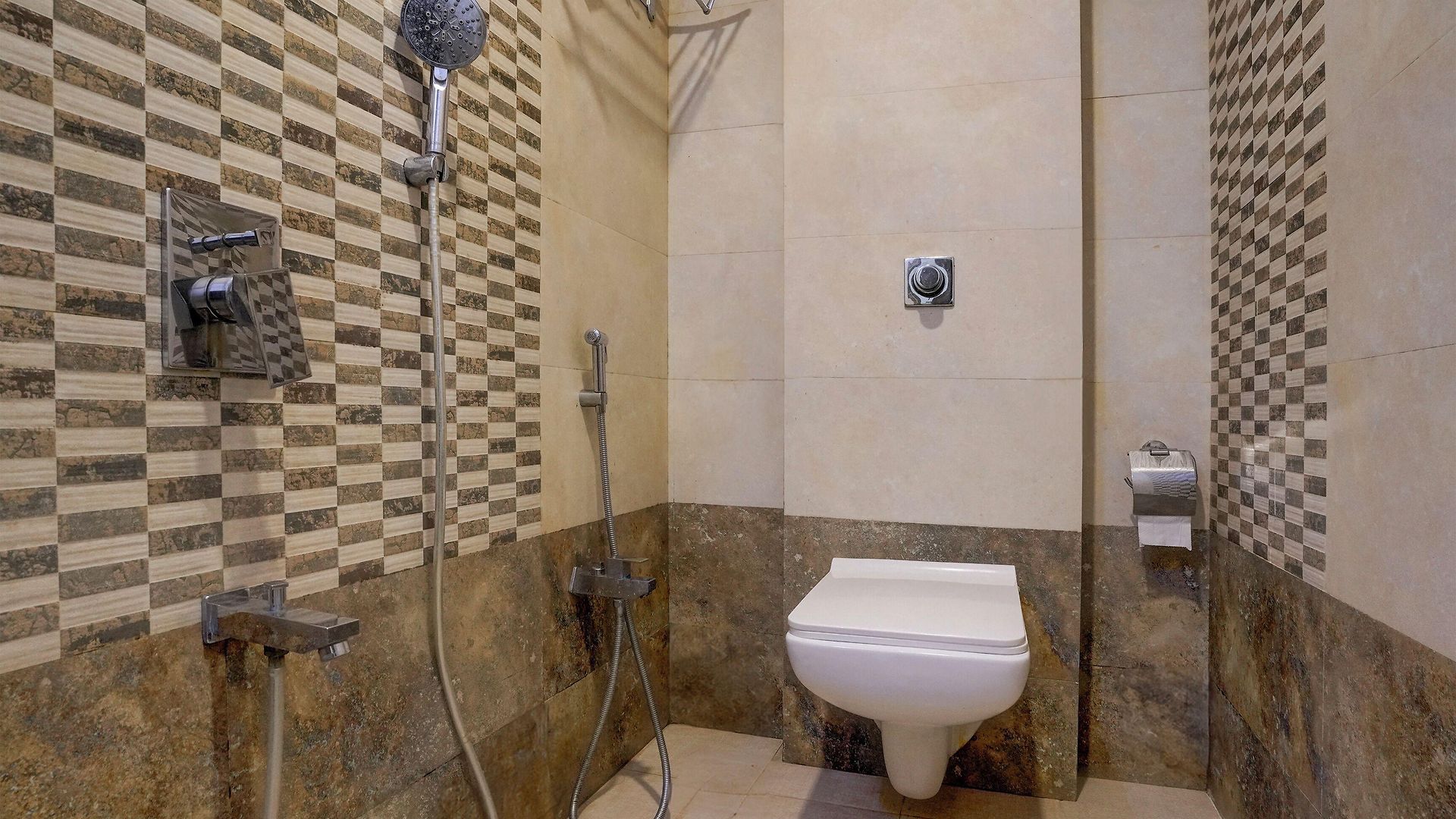 Hotel Fabhotel Veera Residency - Nr Airport