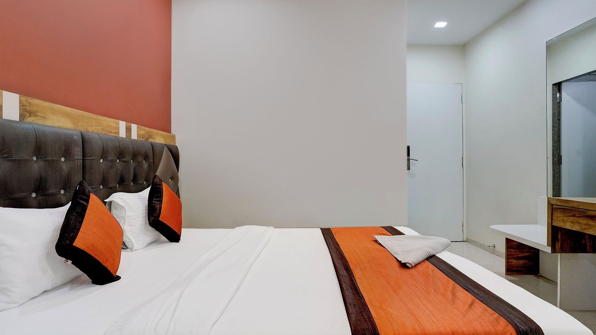 Fabhotel Veera Residency - Nr Airport Hotel