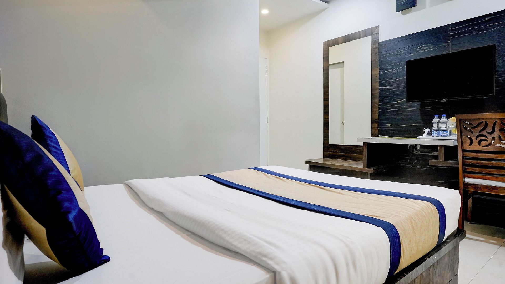 Hotel Fabhotel Veera Residency - Nr Airport