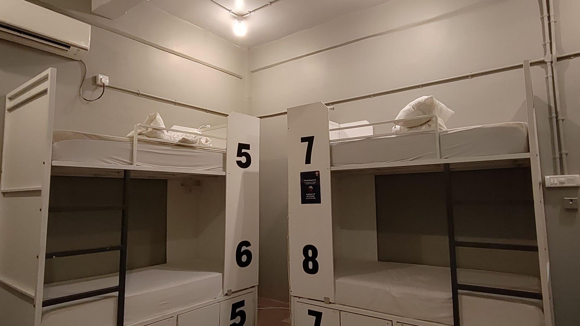 Backpacker Cowies Hostel Mumbai
