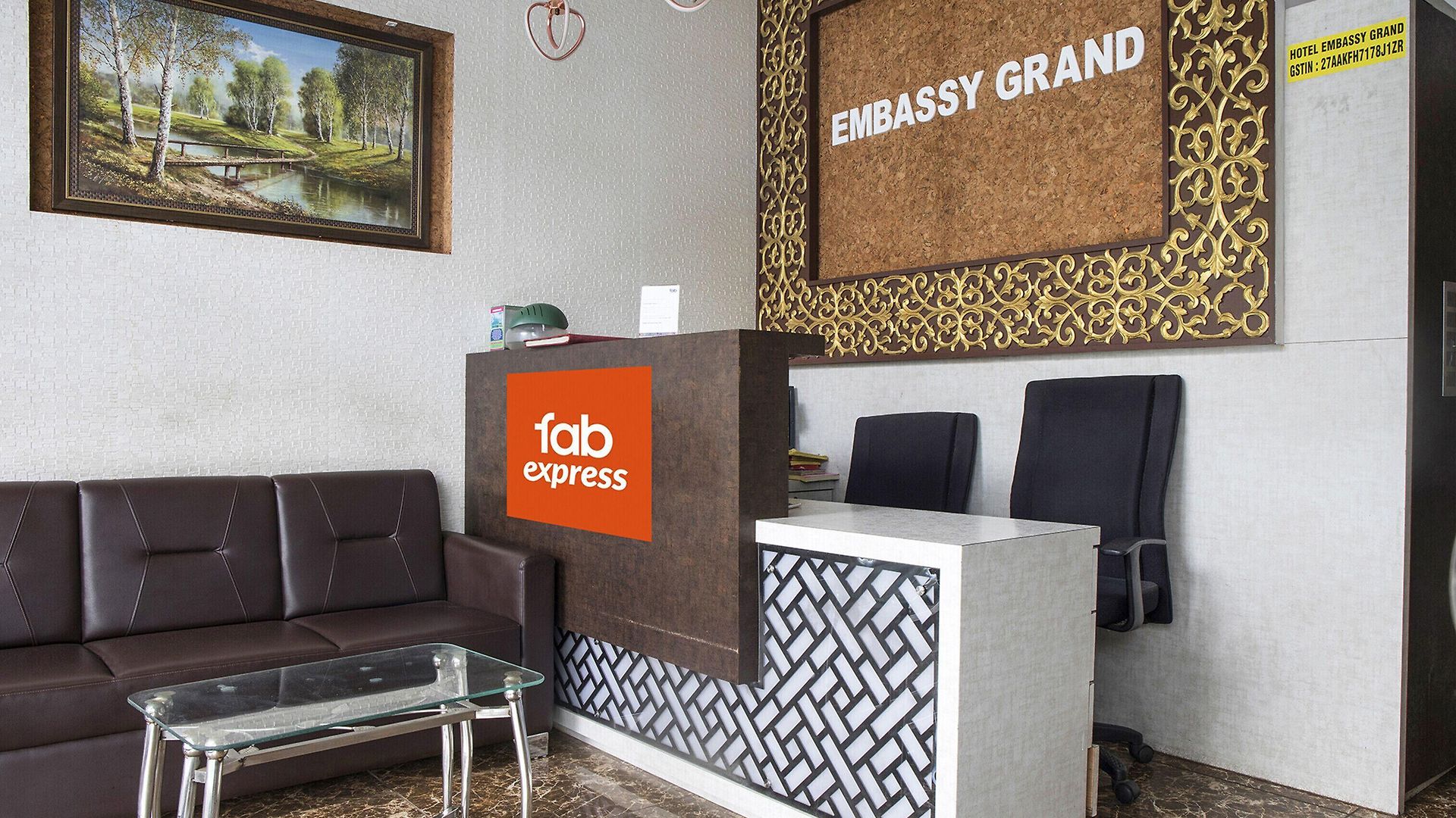 Hotel Fabhotel Embassy Grand