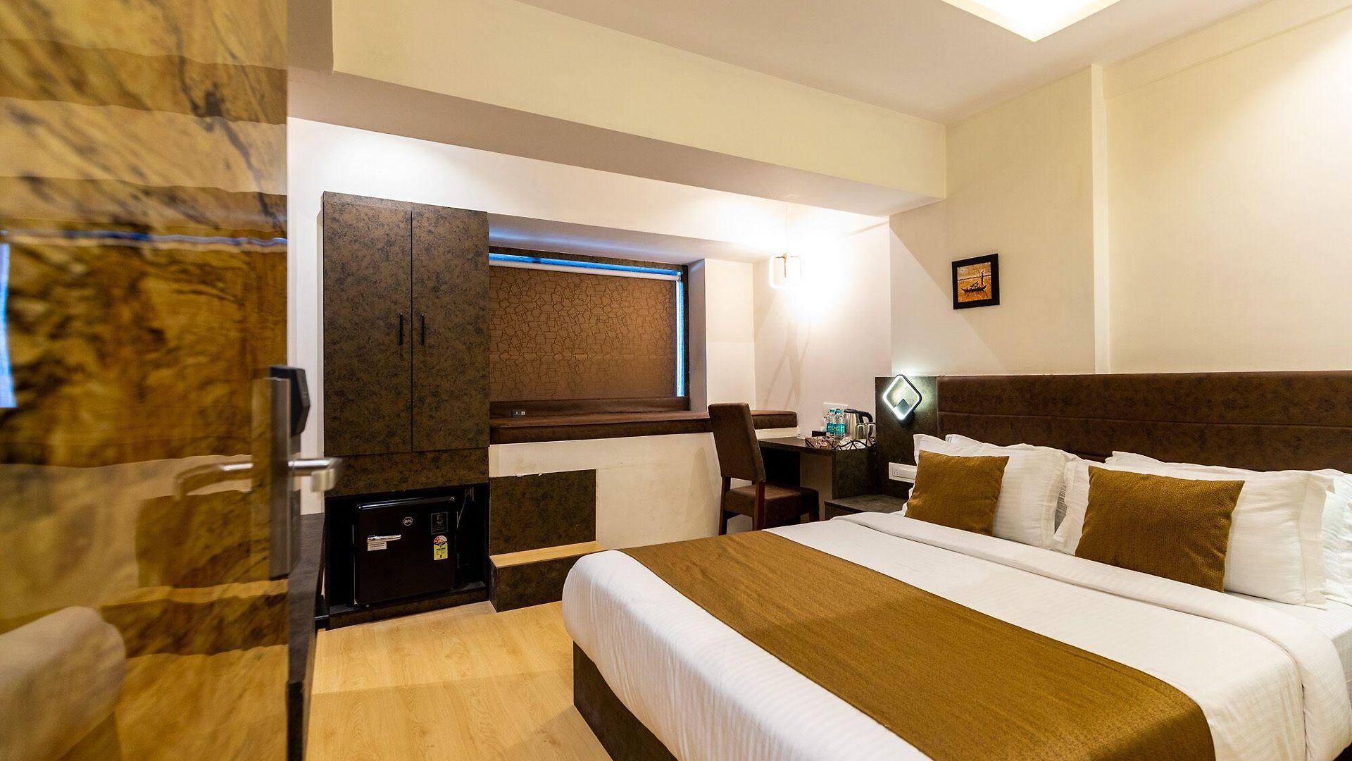 Hotel Larmont Luxury Mumbai