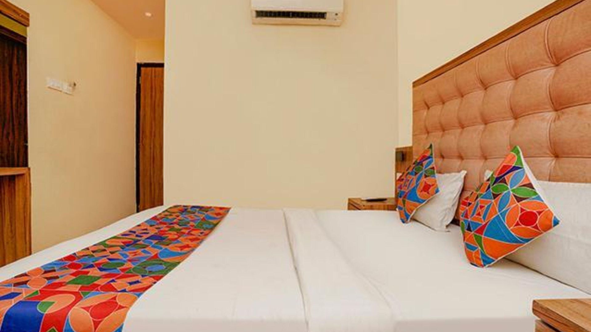 Fabexpress Emerald Hotel