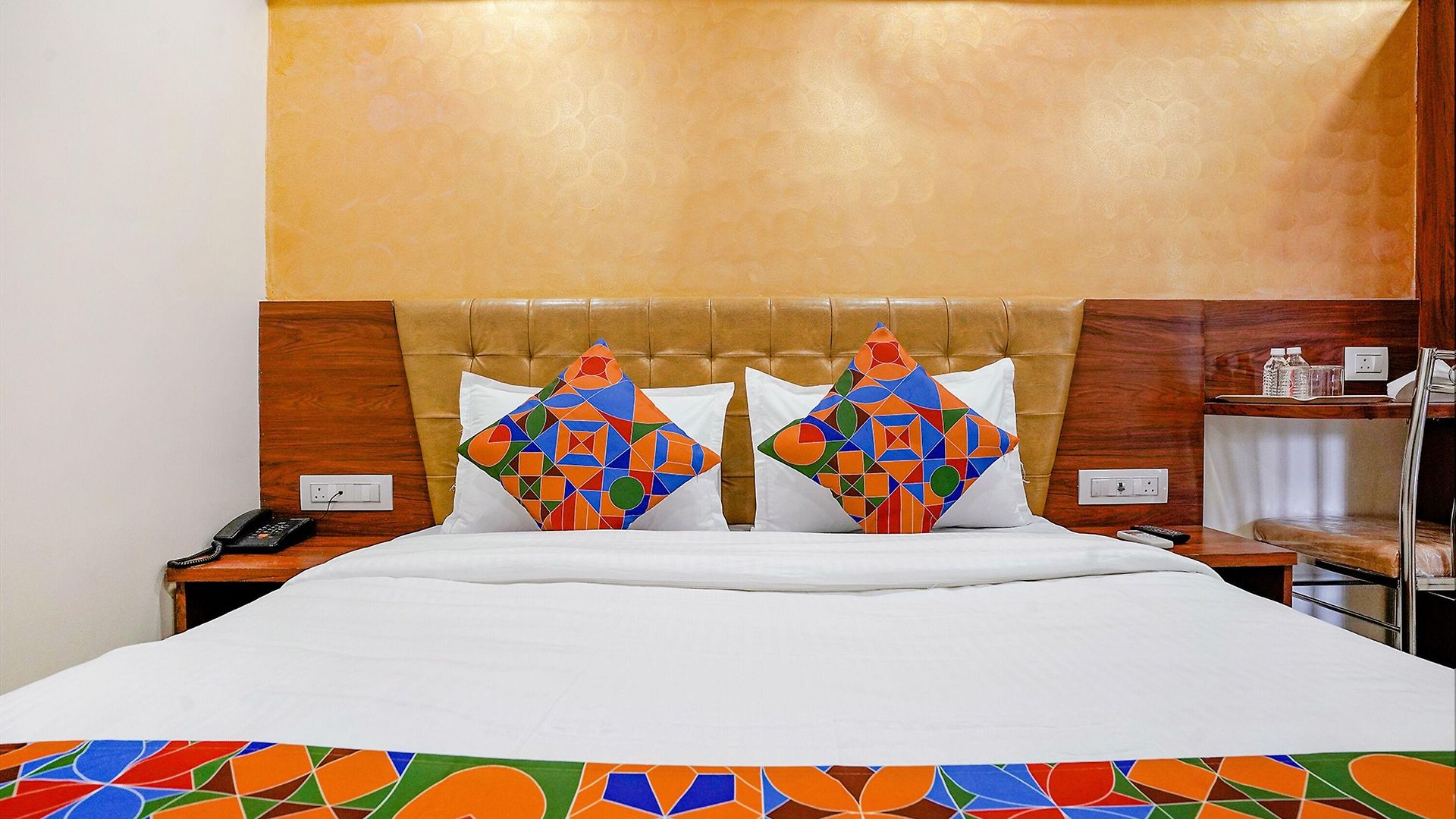 Fabexpress Alive - Nr Juhu Hotel 3*
