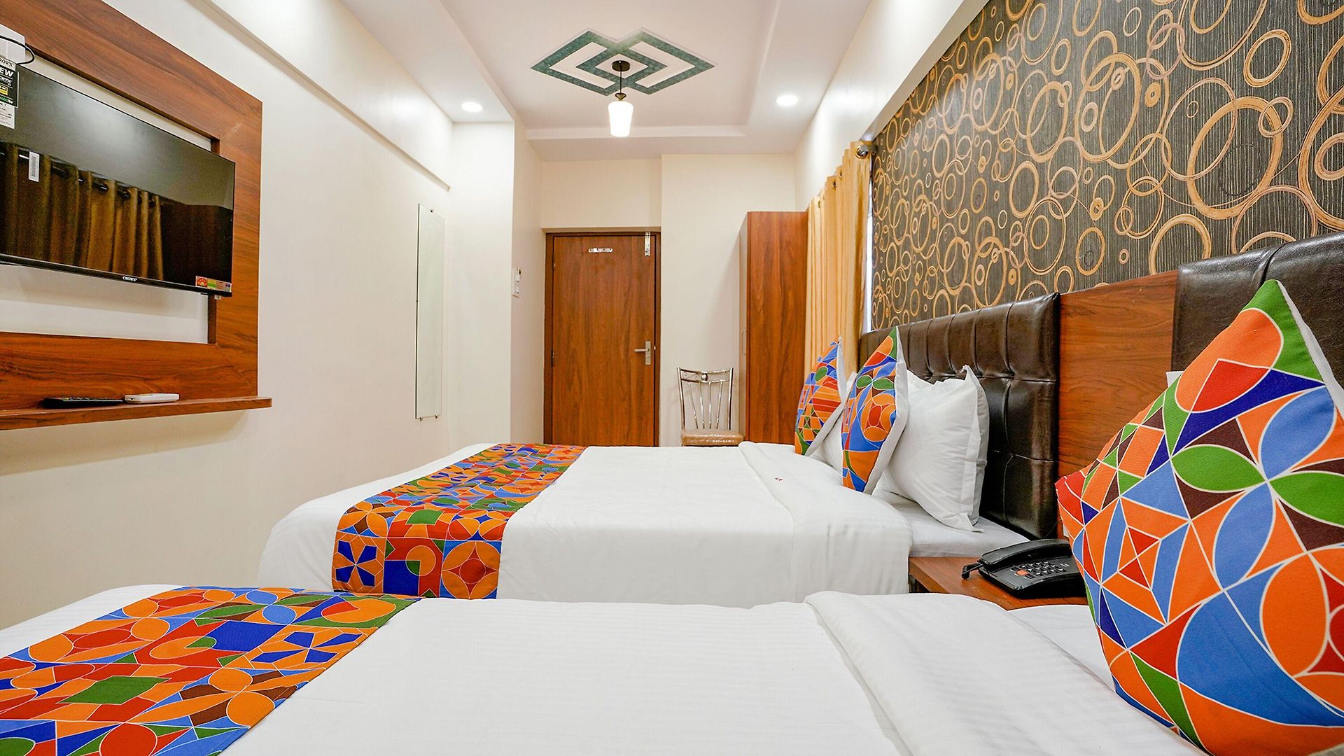 Fabexpress Alive - Nr Juhu Hotel