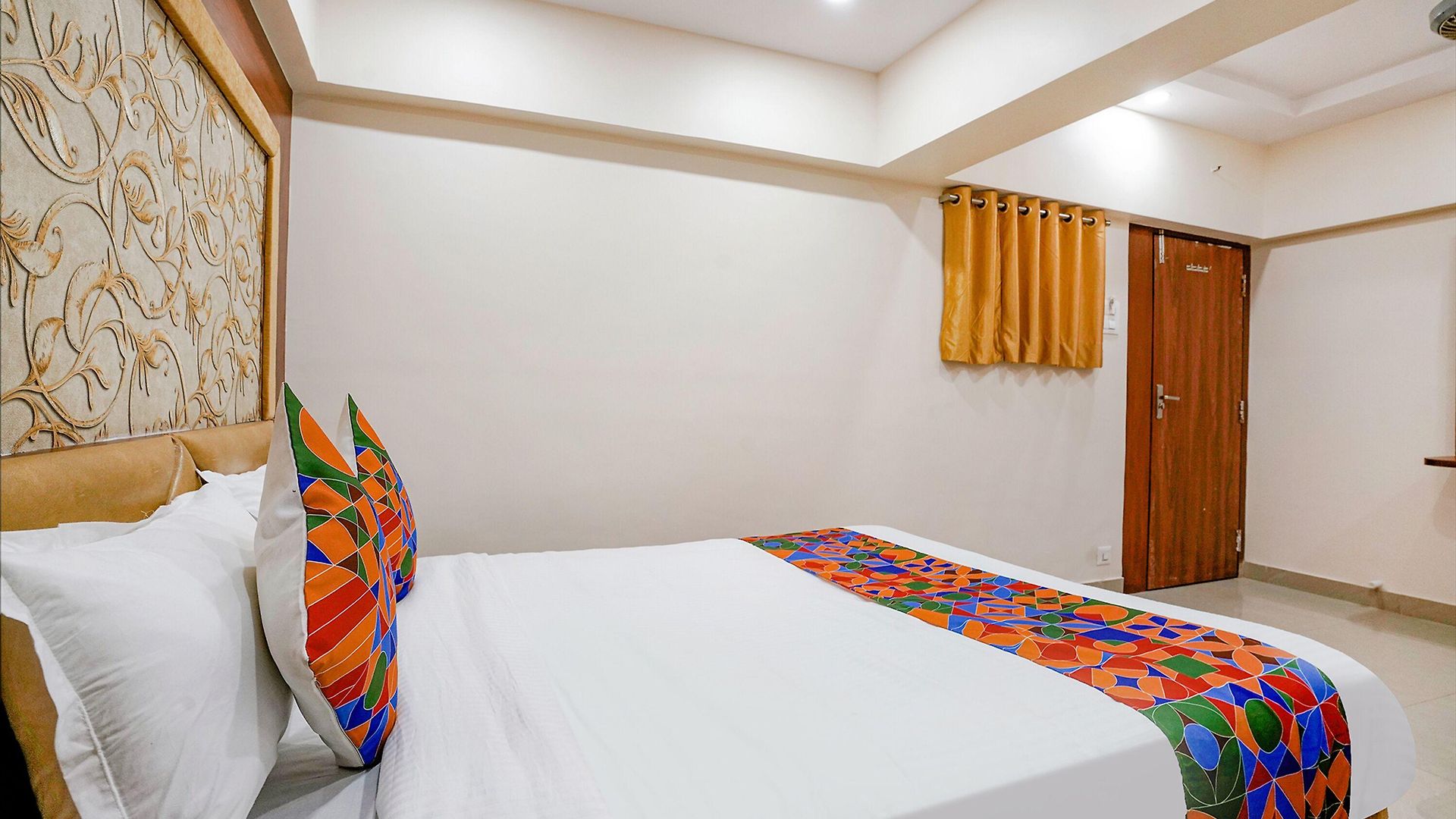 Fabexpress Alive - Nr Juhu Hotel