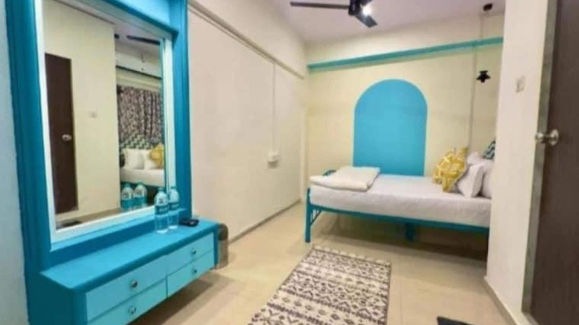 Hostel Locomo Hostel Express - Stay Work Eat Mumbai