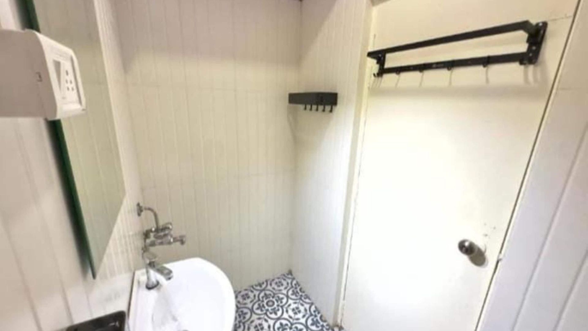 Hostel Locomo Hostel Express - Stay Work Eat Mumbai