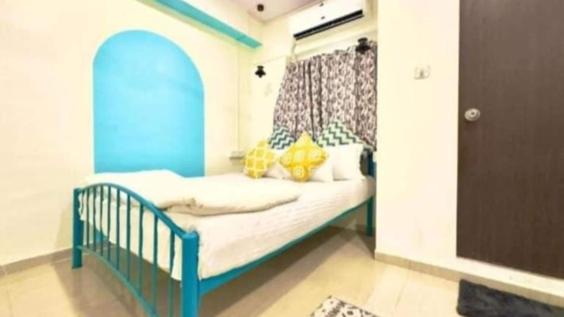 Locomo Hostel Express - Stay Work Eat Hostel *