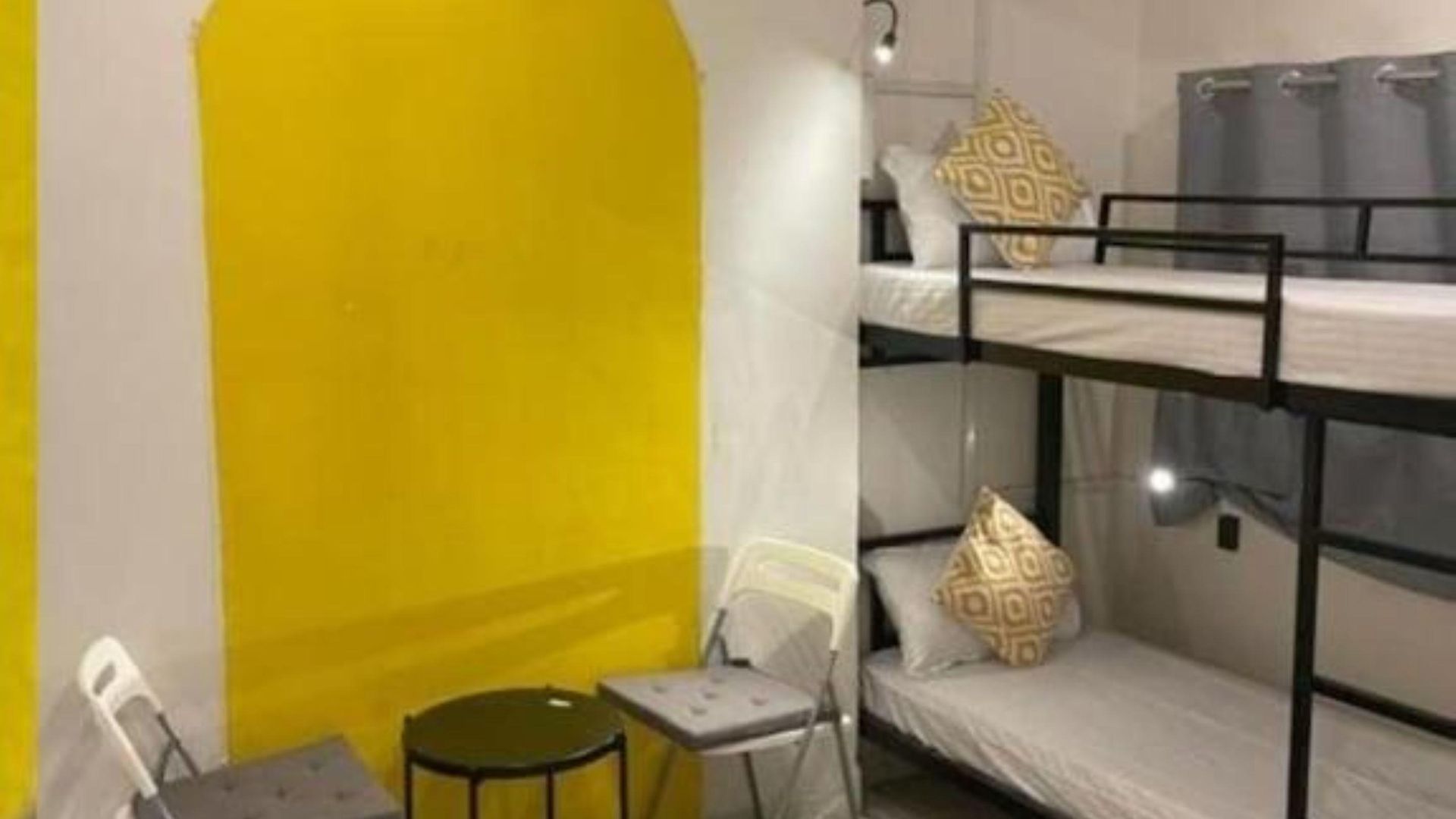 Locomo Hostel Express - Stay Work Eat Mumbai
