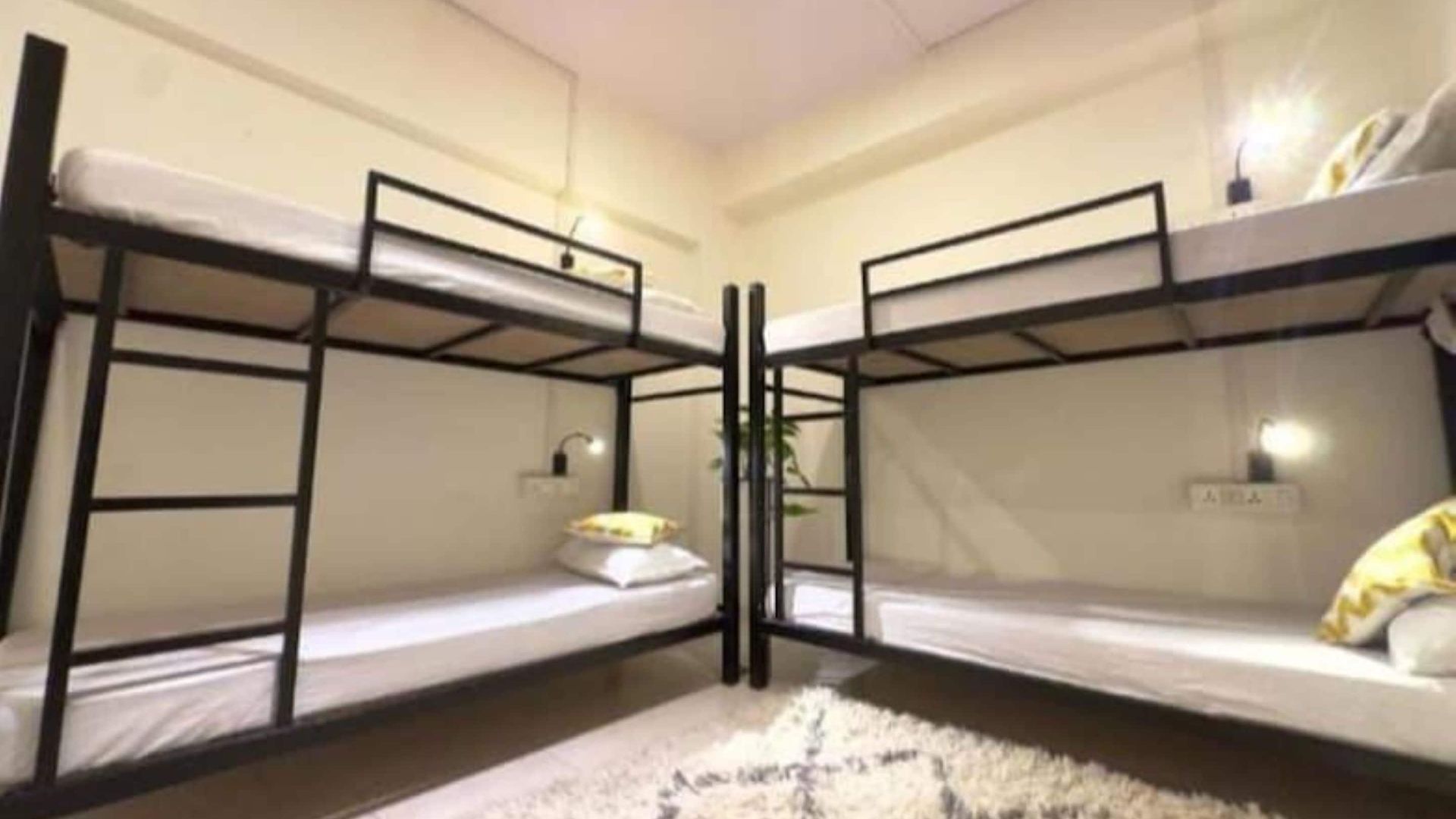 Hostel Locomo Hostel Express - Stay Work Eat