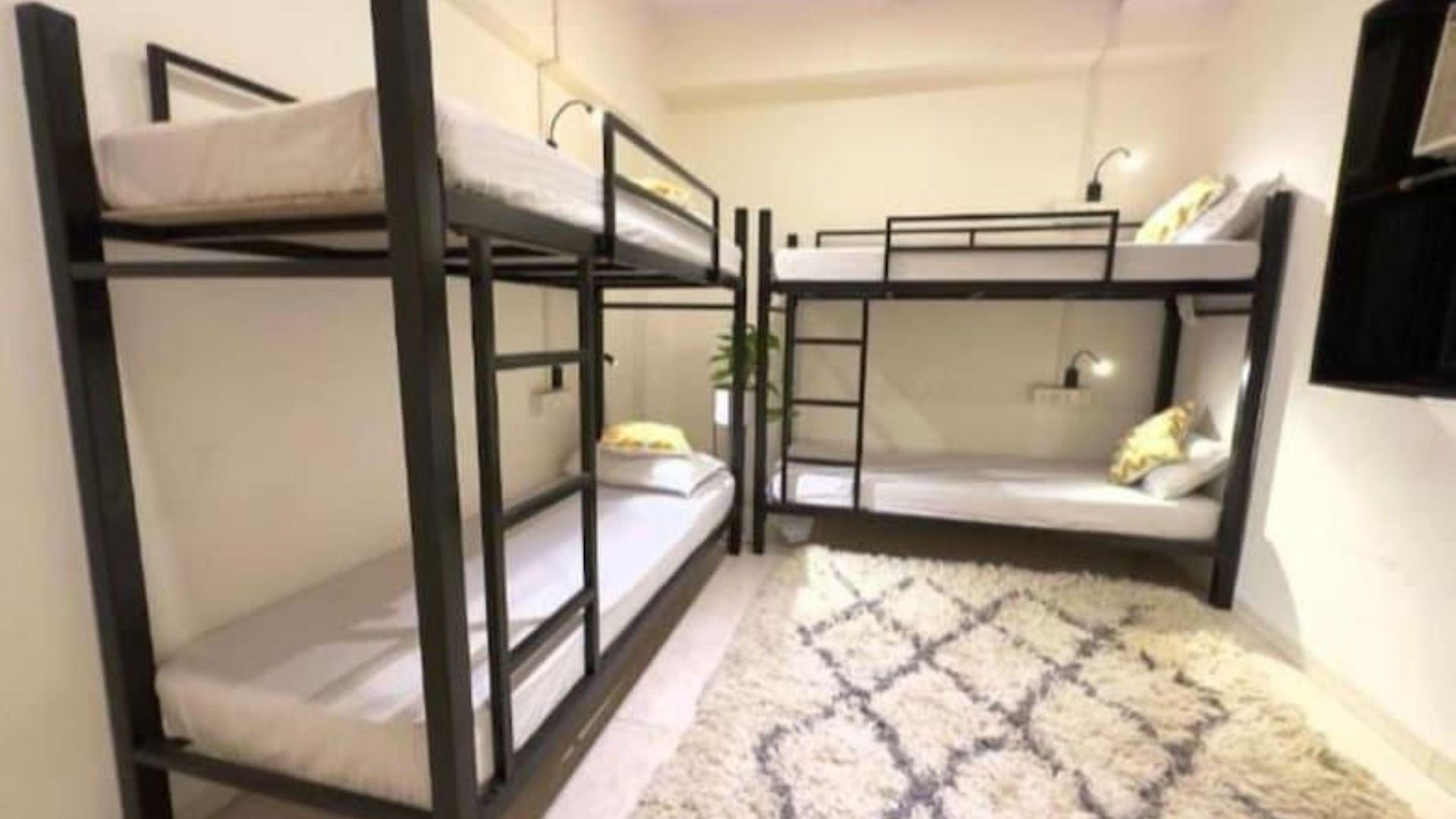 Hostel Locomo Hostel Express - Stay Work Eat *