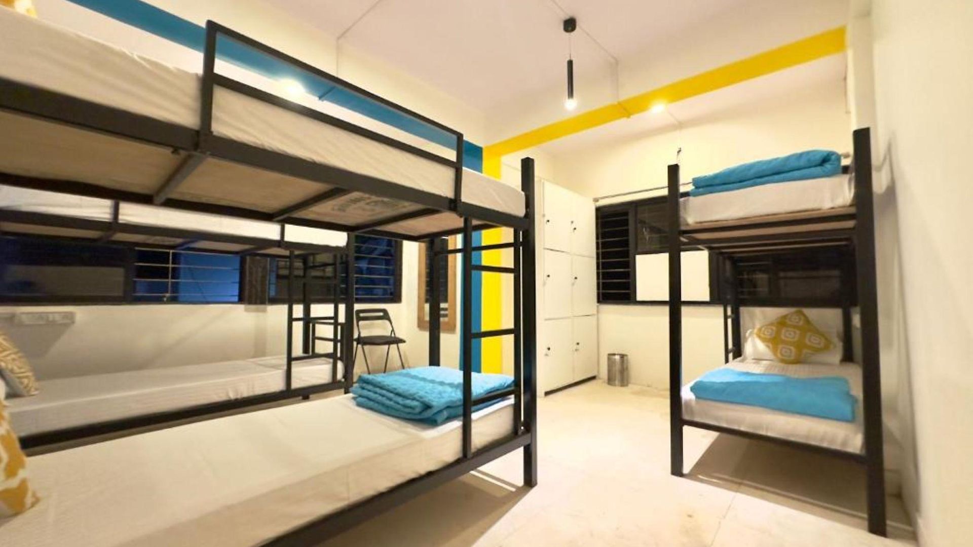 Locomo Hostel Express - Stay Work Eat Mumbai
