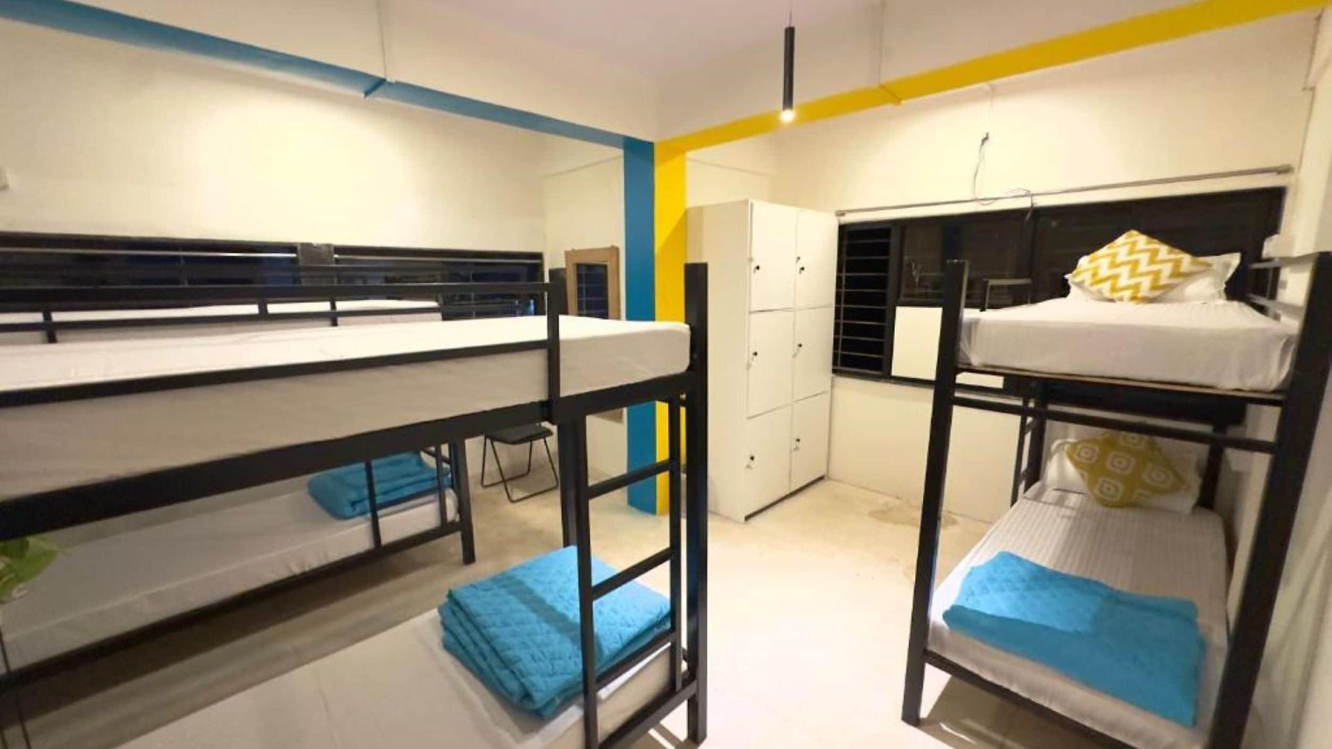 Hostel Locomo Hostel Express - Stay Work Eat Mumbai