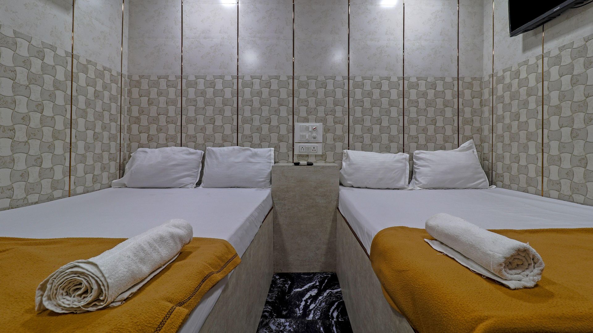 Oyo 72150 Capital 3*