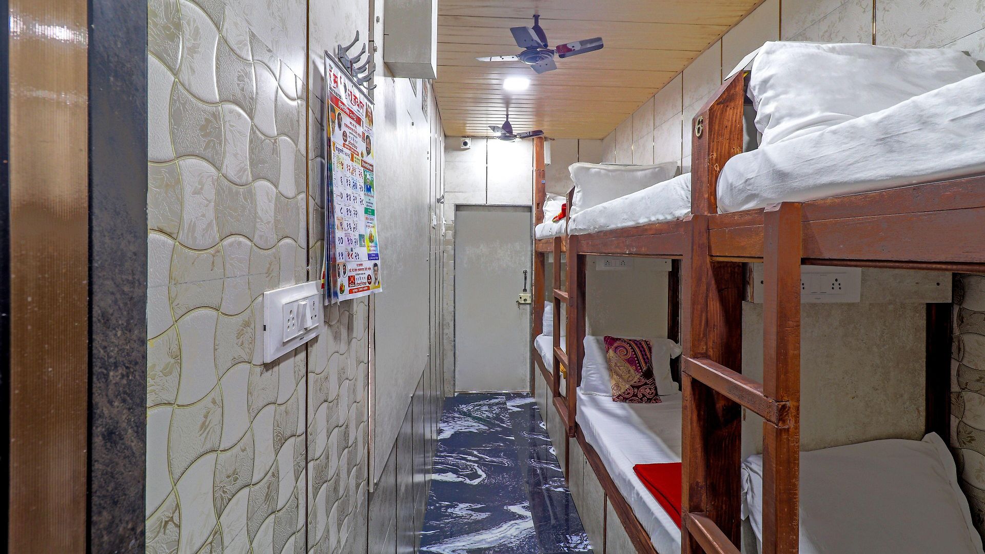 Oyo 72150 Capital Hotel 3*