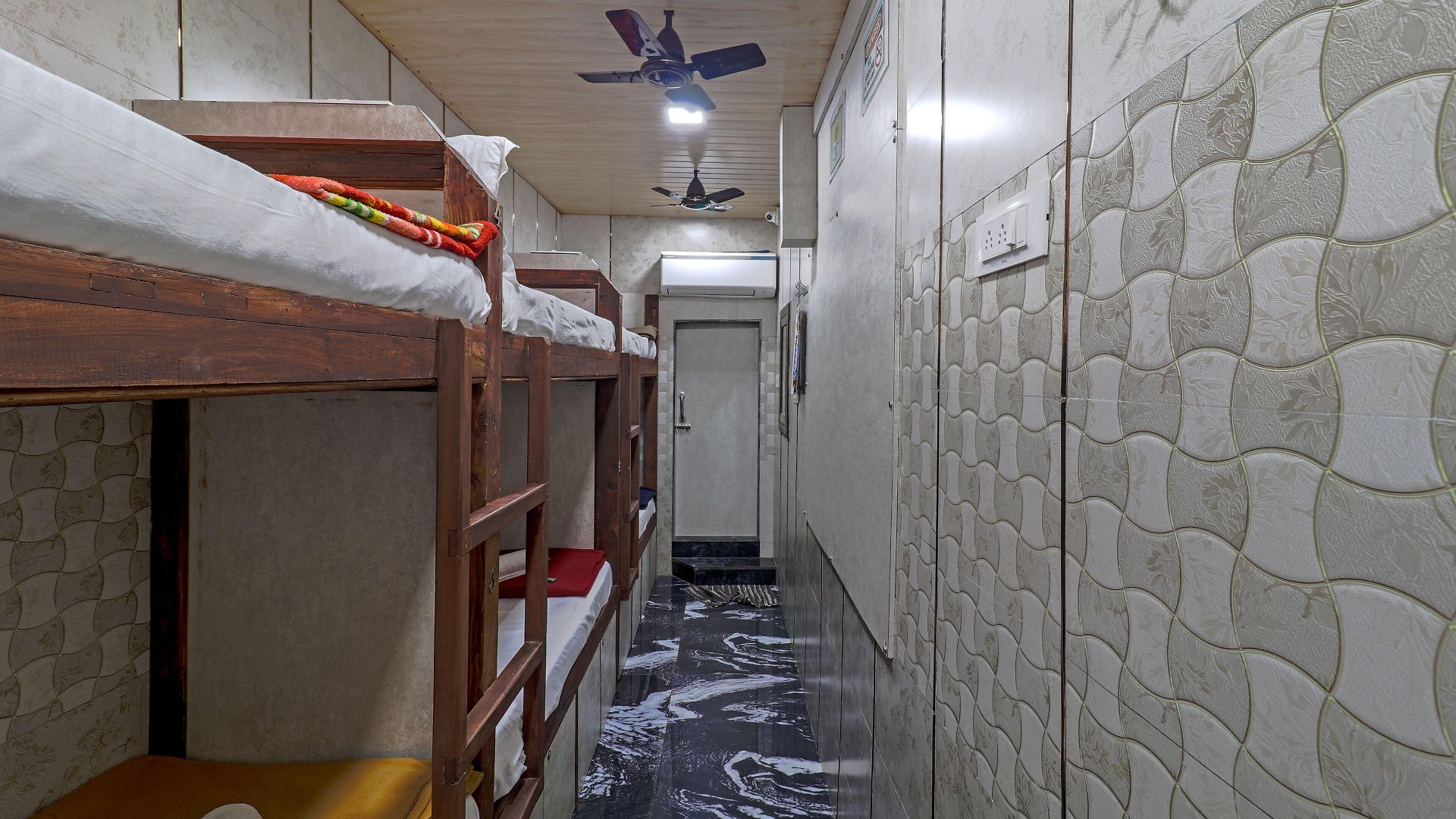 Oyo 72150 Capital Hotel 3*