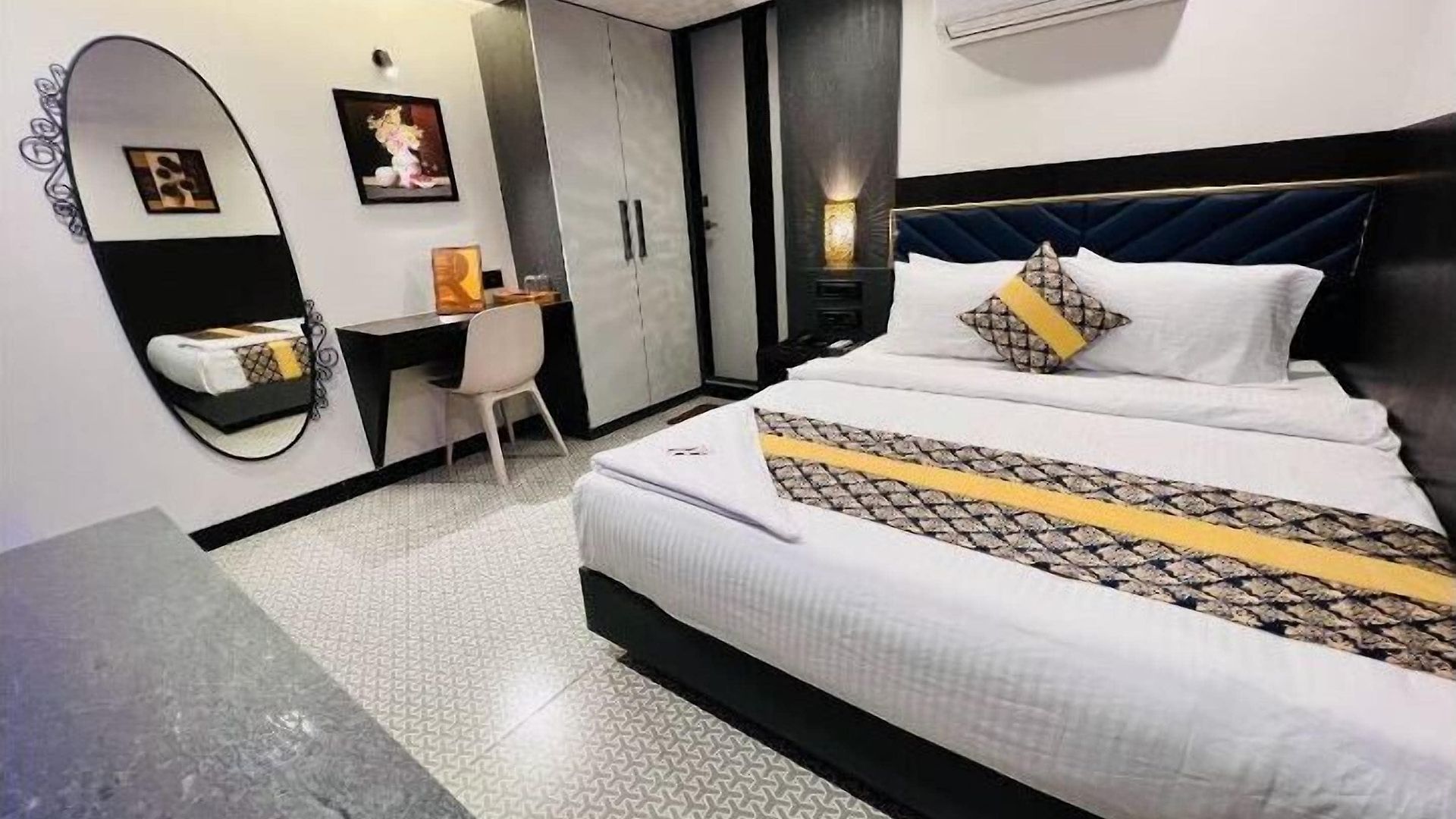 Rich Hotel Mumbai