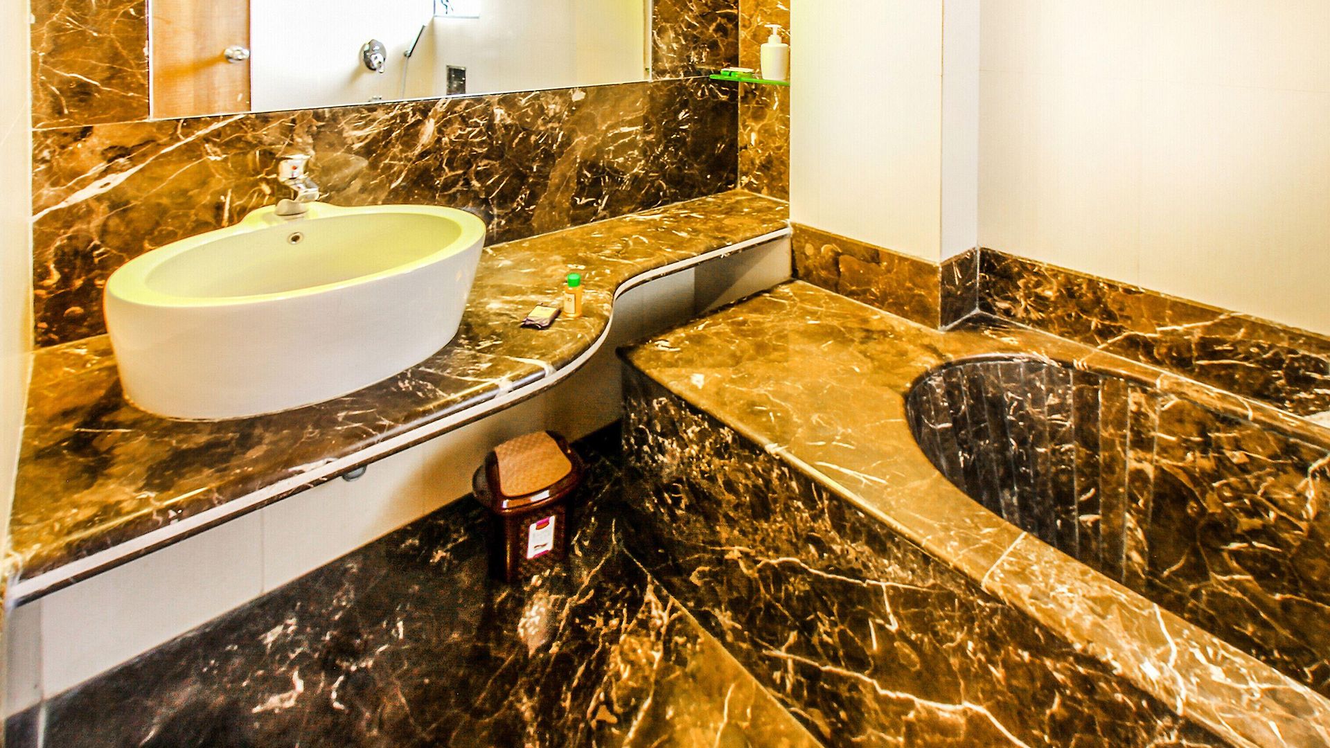 Fabhotel Sahar Garden - Nr International Airport Hotel