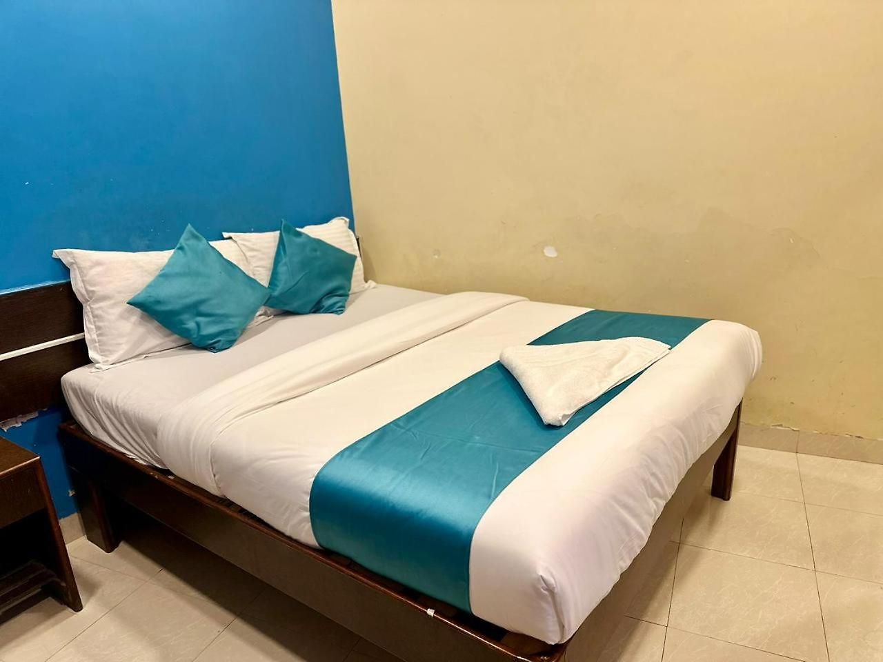 Hotel Metro Plaza Near Barc