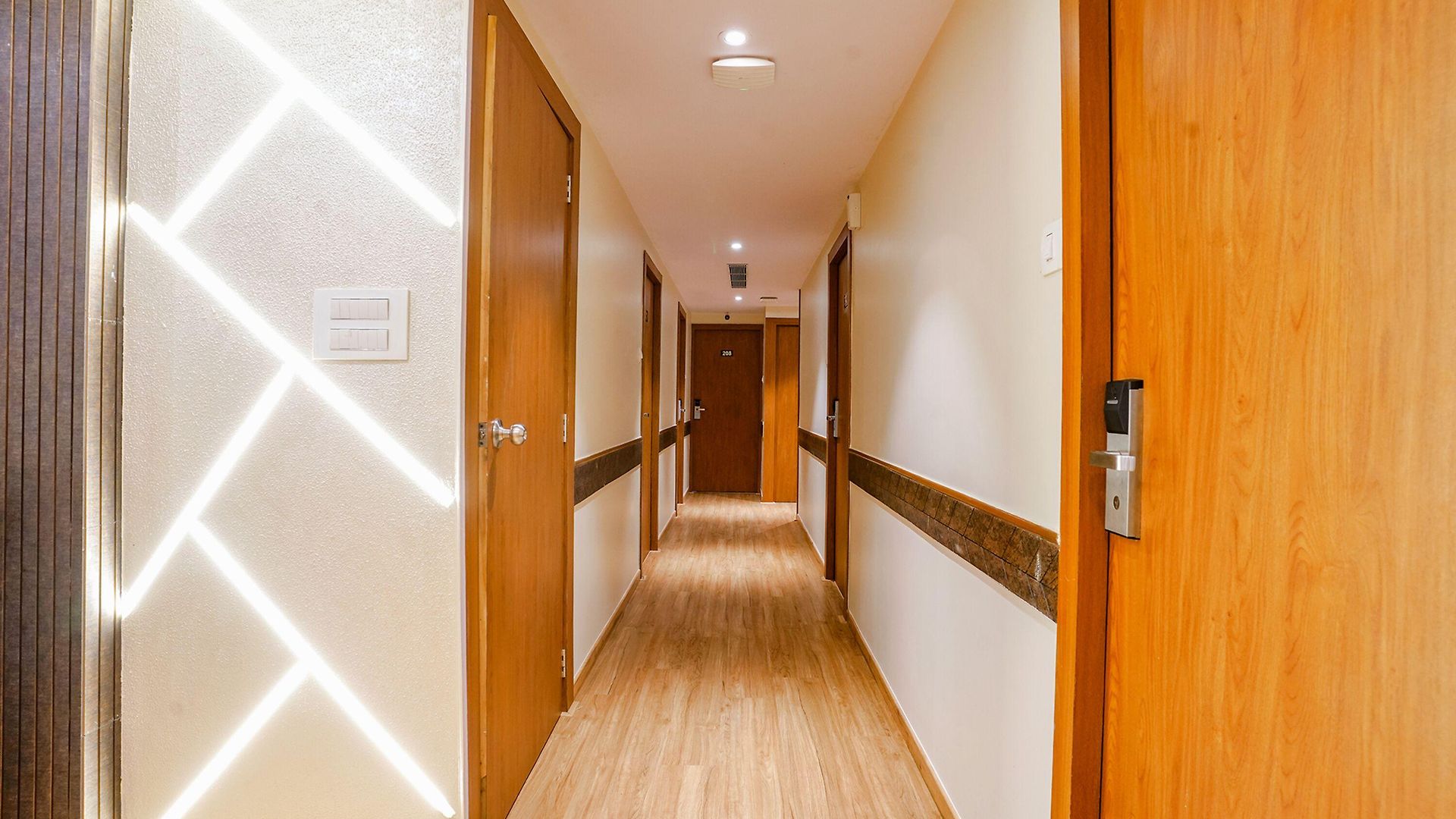 Fabhotel Azure - Nr. International Airport