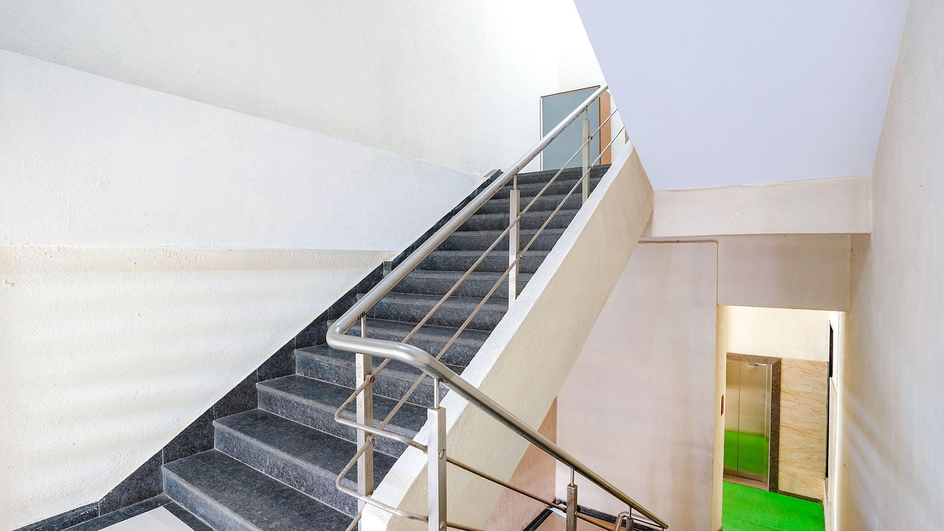 Hotel Fabhotel Azure - Nr. International Airport Mumbai