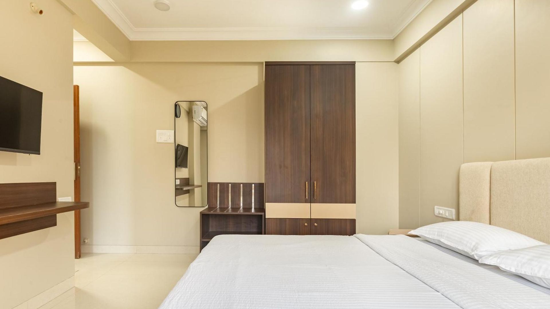 Treat Homes Service In Bkc Siddhant 401 *