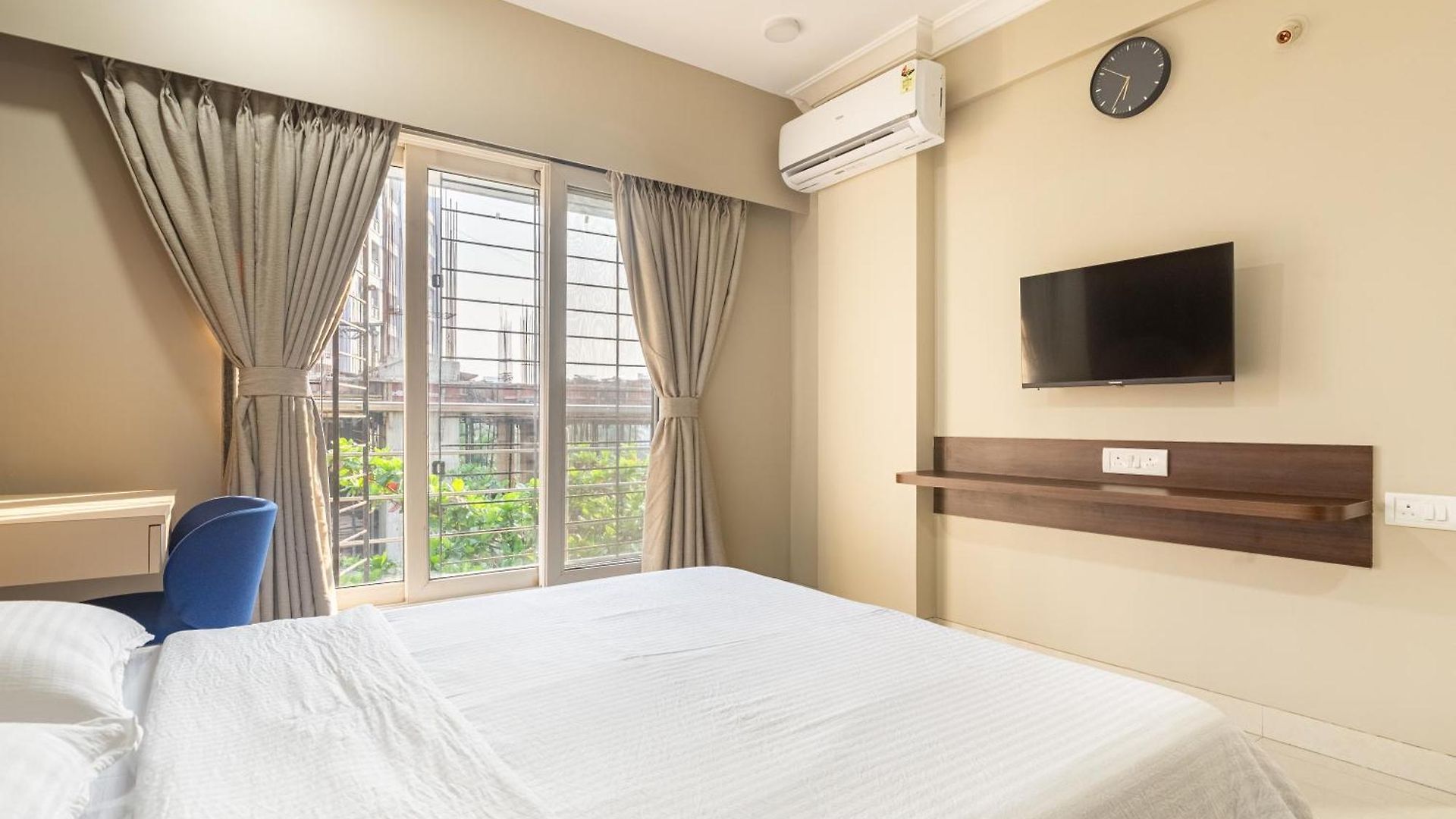Treat Homes Service In Bkc Siddhant 401 Homestay *