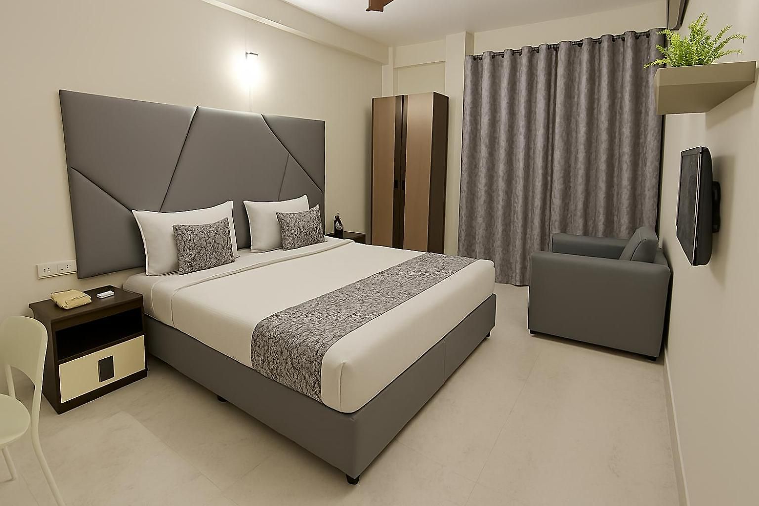 Side Serviced By Maxxvalue Apartment
